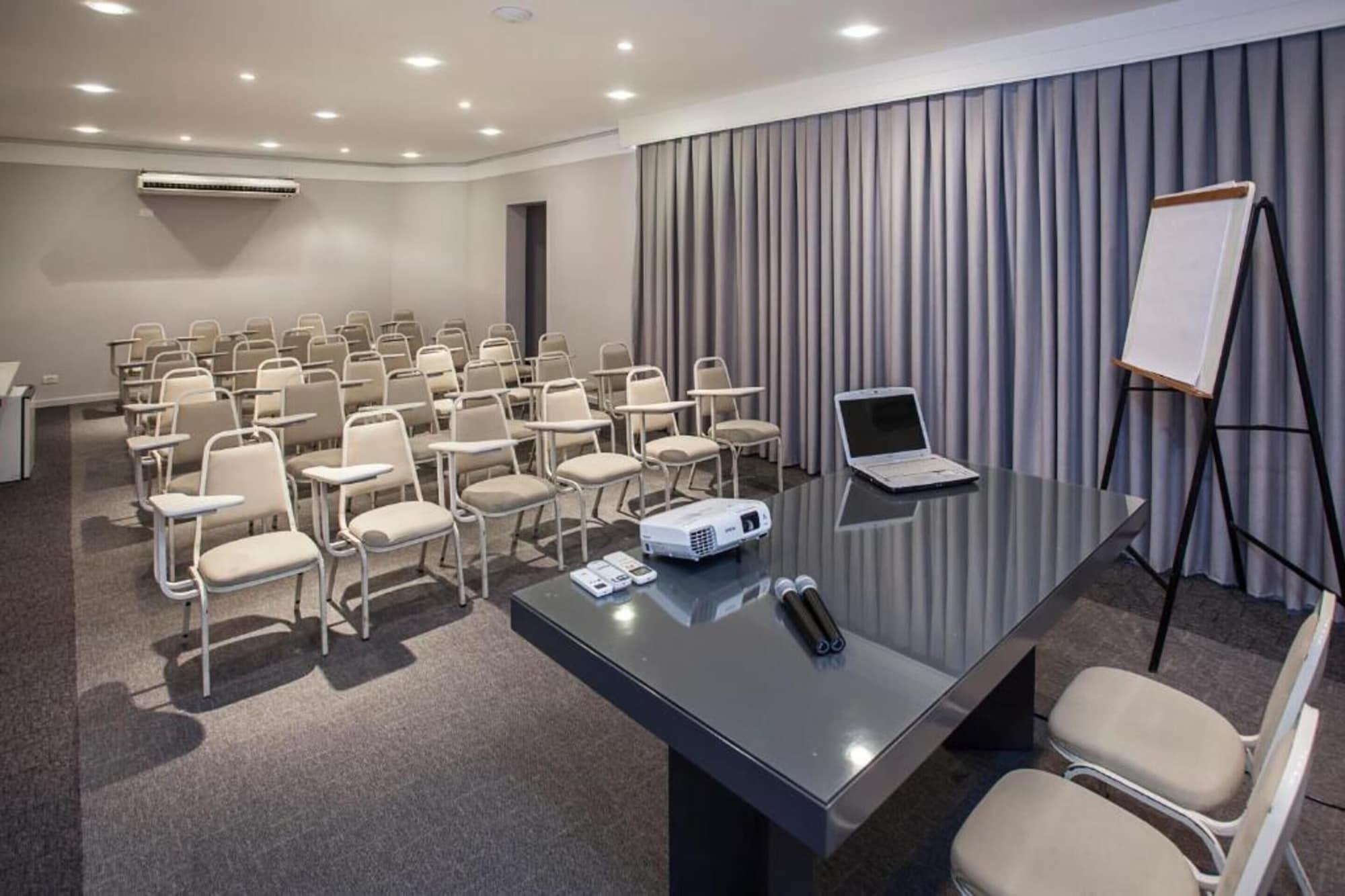 Sala de Reuniones Momax Hotel