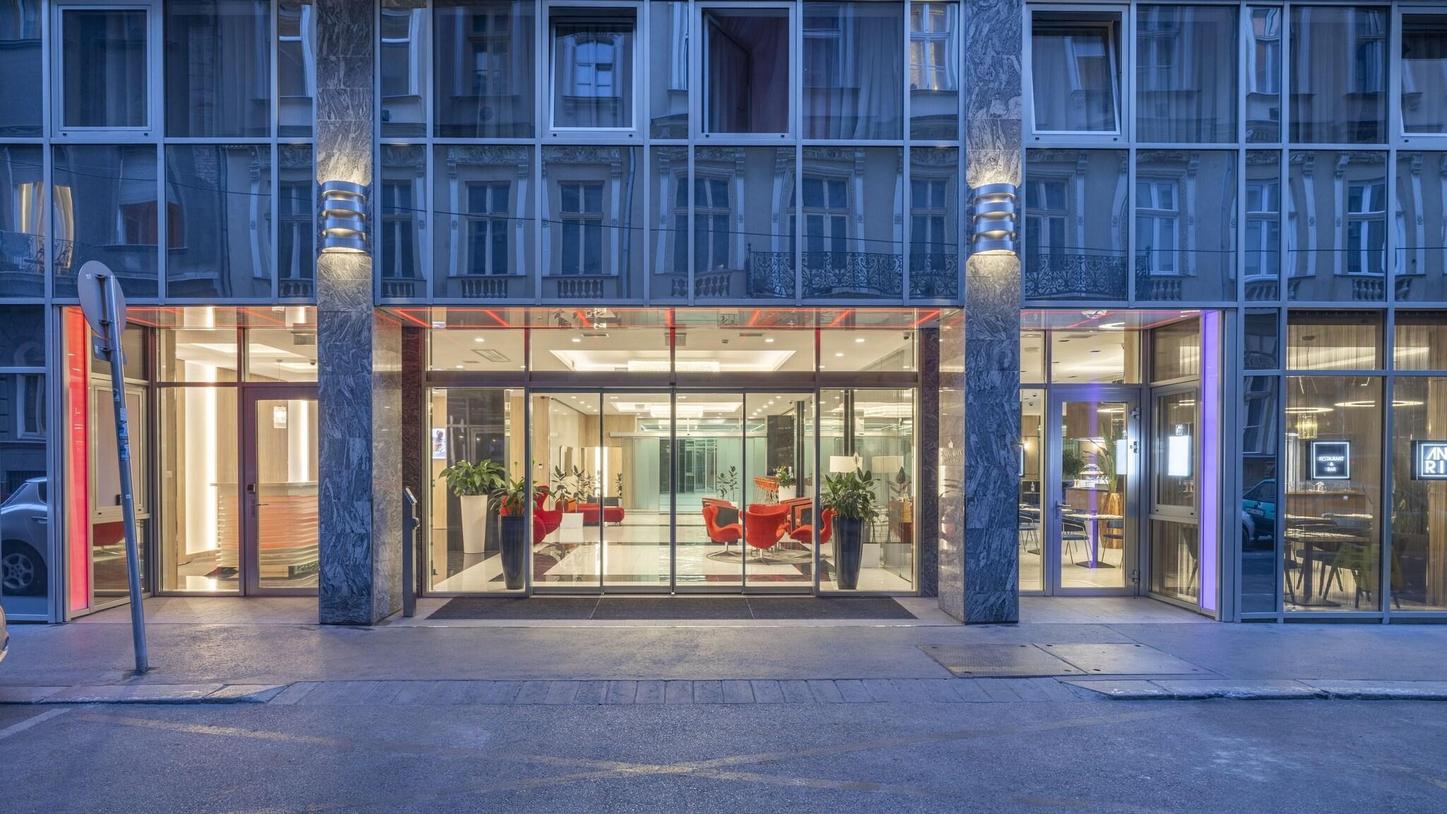 Vista Exterior Silver Crown Hotel & Residence