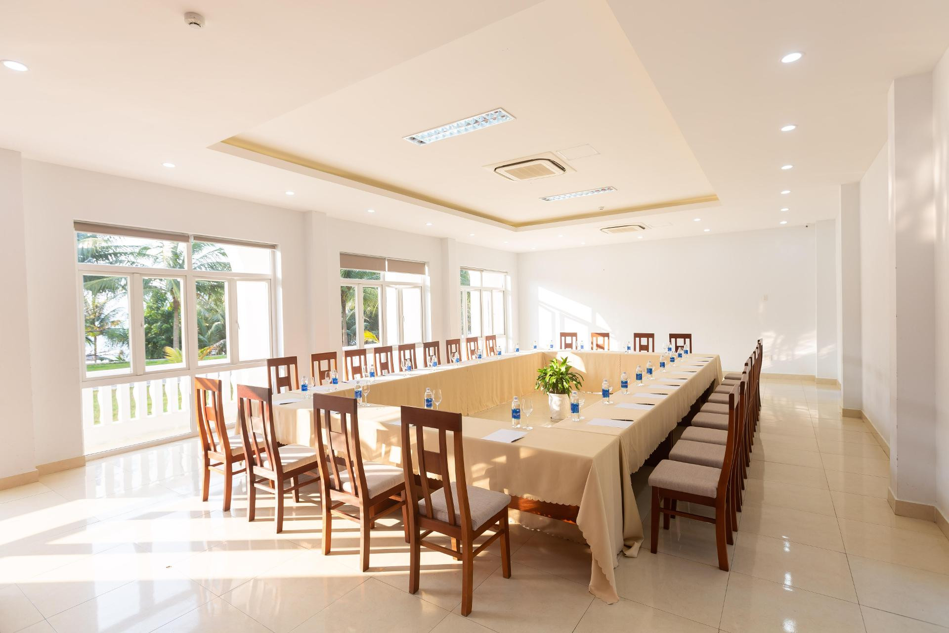 Centro de Negocios Navy Hotel Danang