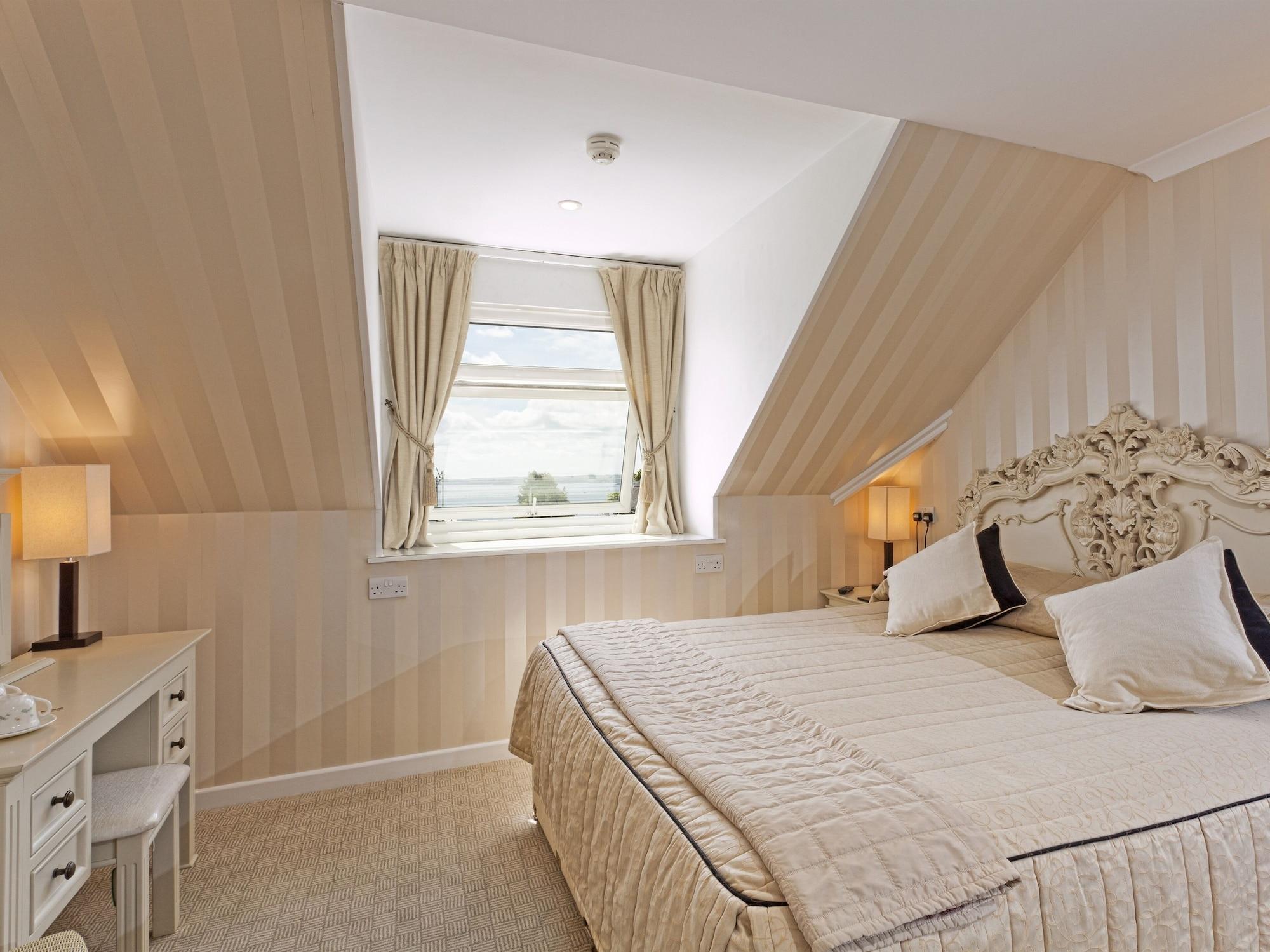 Varios Rosemullion Hotel