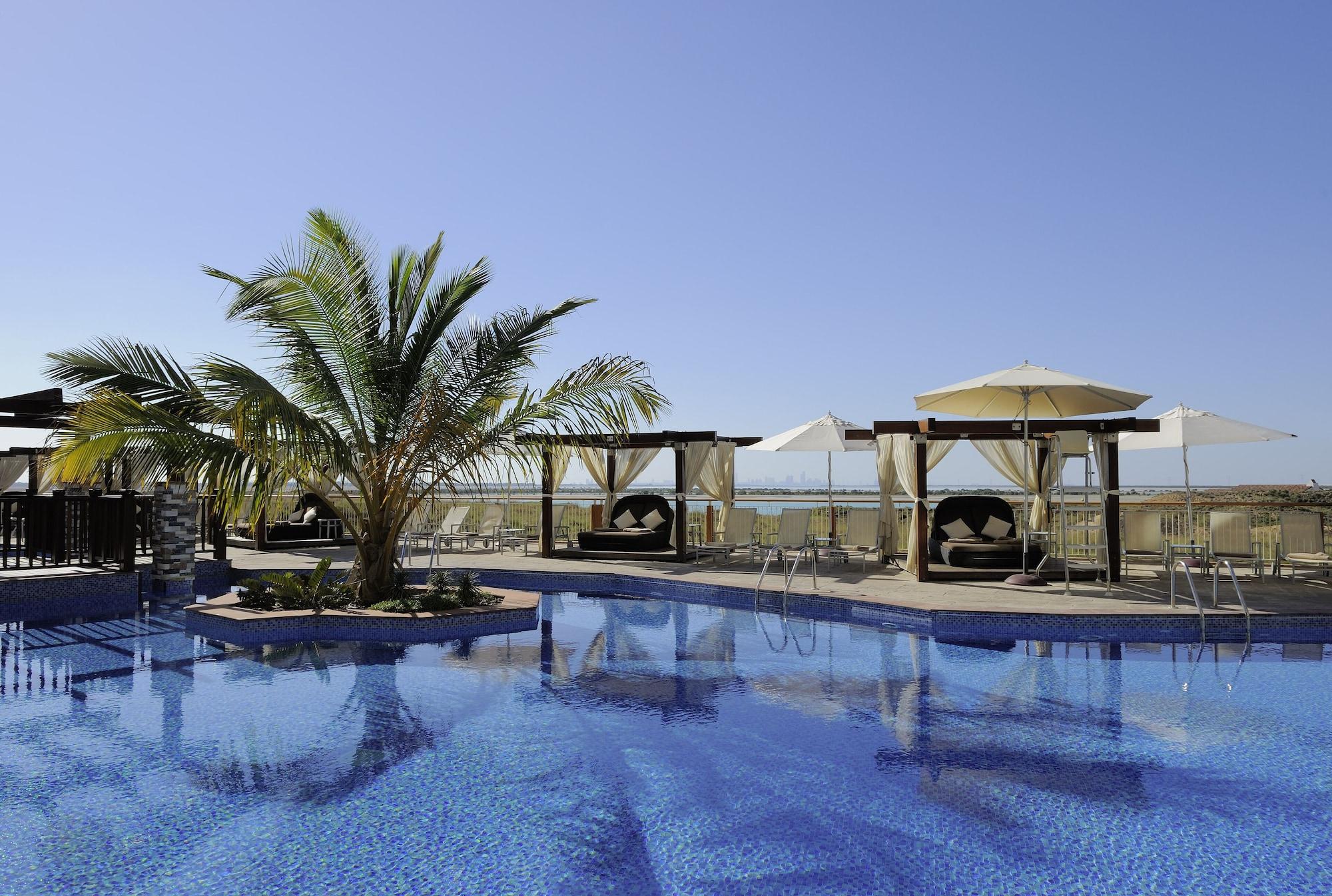 Vista Piscina Yas Plaza Mangroves