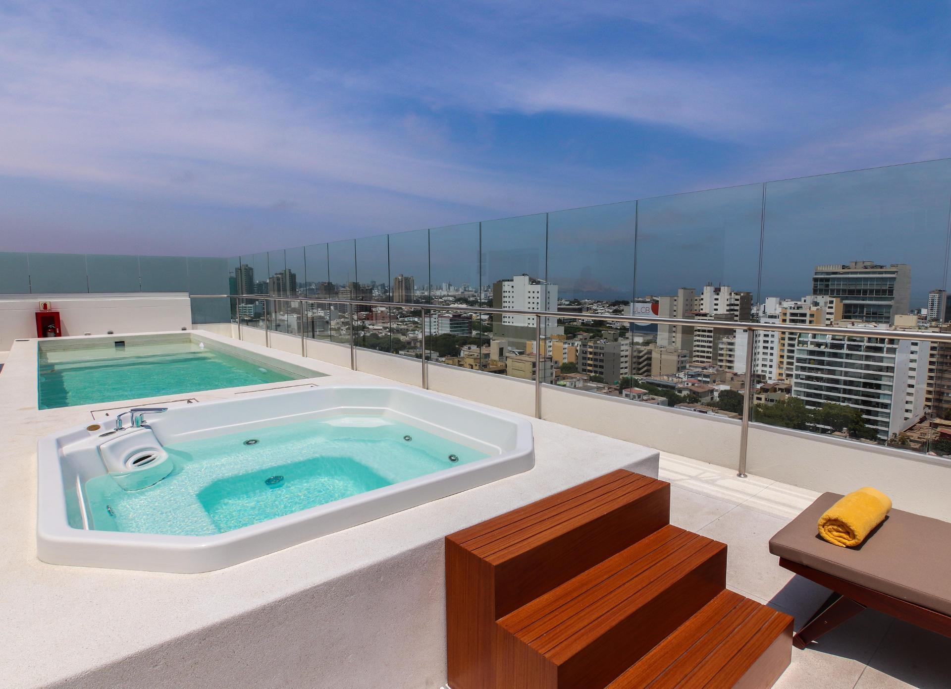 Vista Piscina Dazzler By Wyndham San Isidro