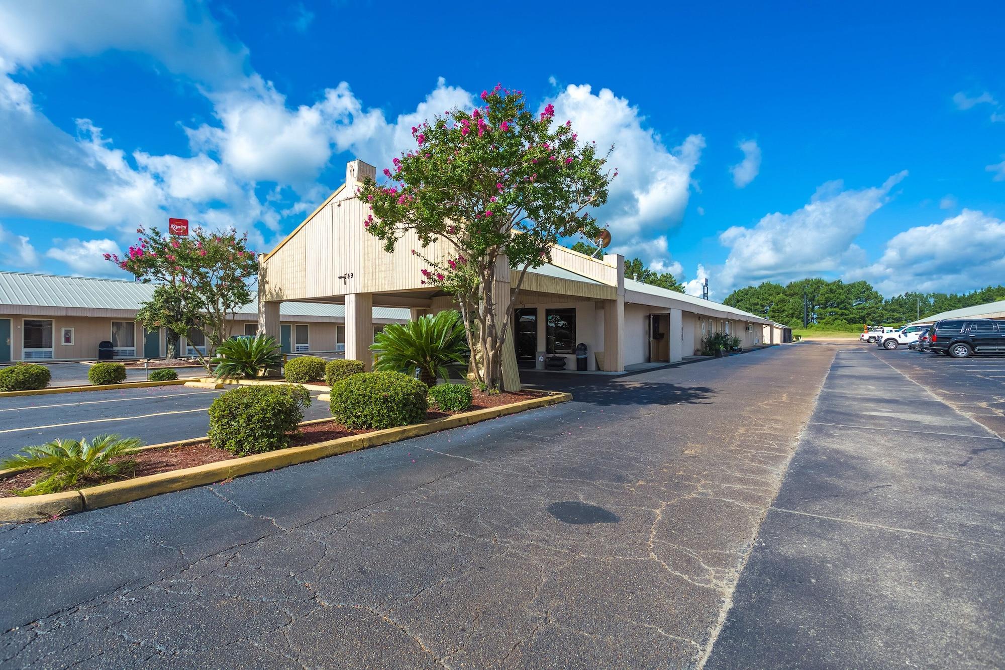 Vista Exterior Rodeway Inn & Suites Brookhaven