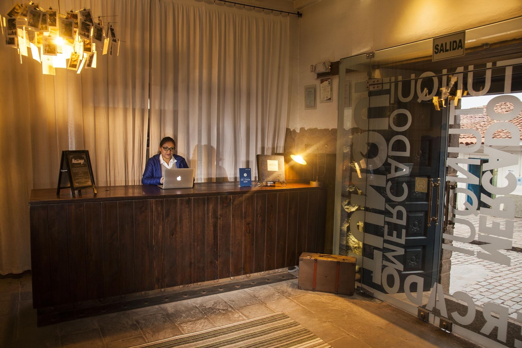 Vista Lobby El Mercado