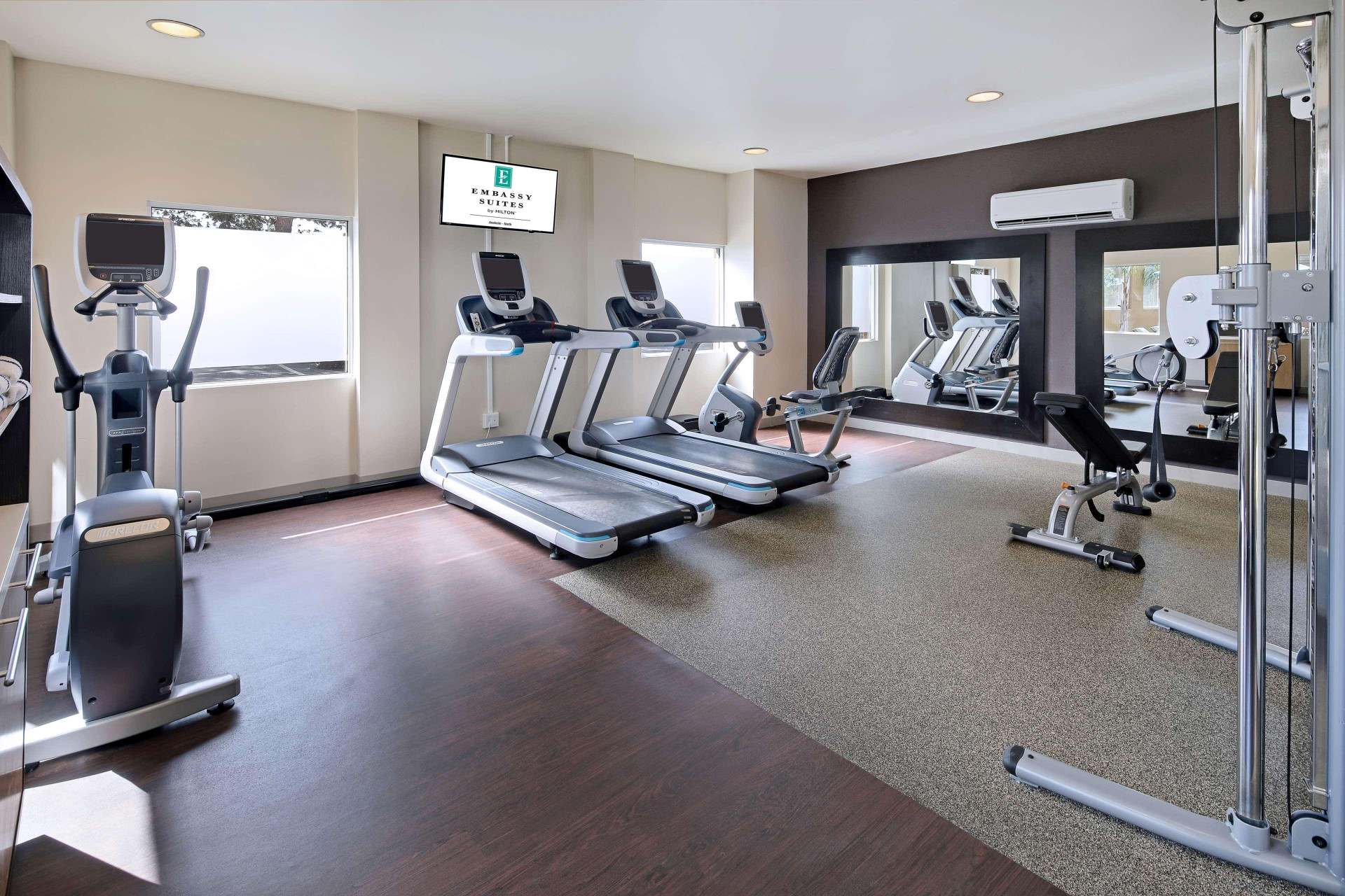 Gimnasio Embassy Suites by Hilton Anaheim North