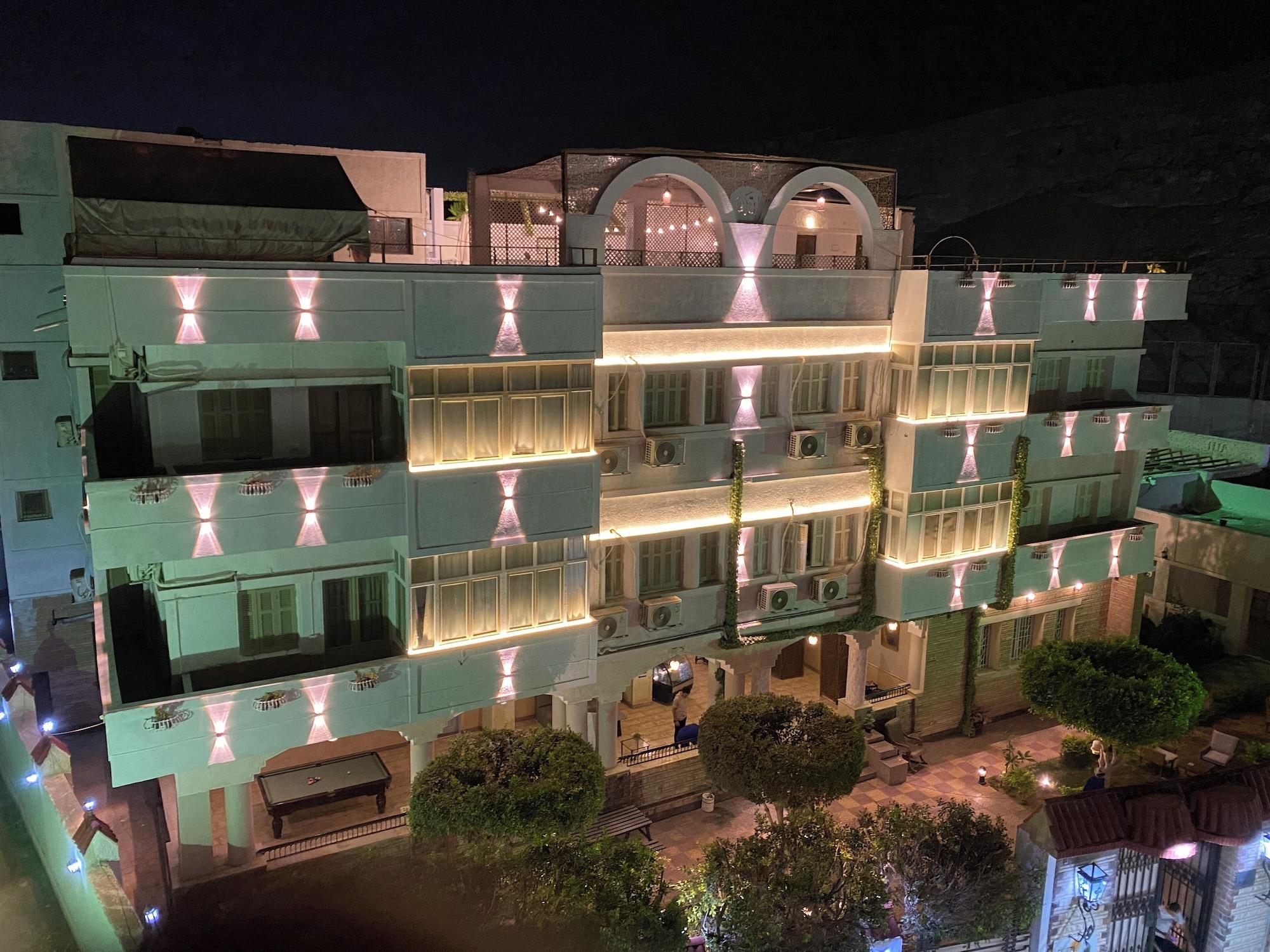 Vista Exterior Villa Khufu Pyramids Hotel