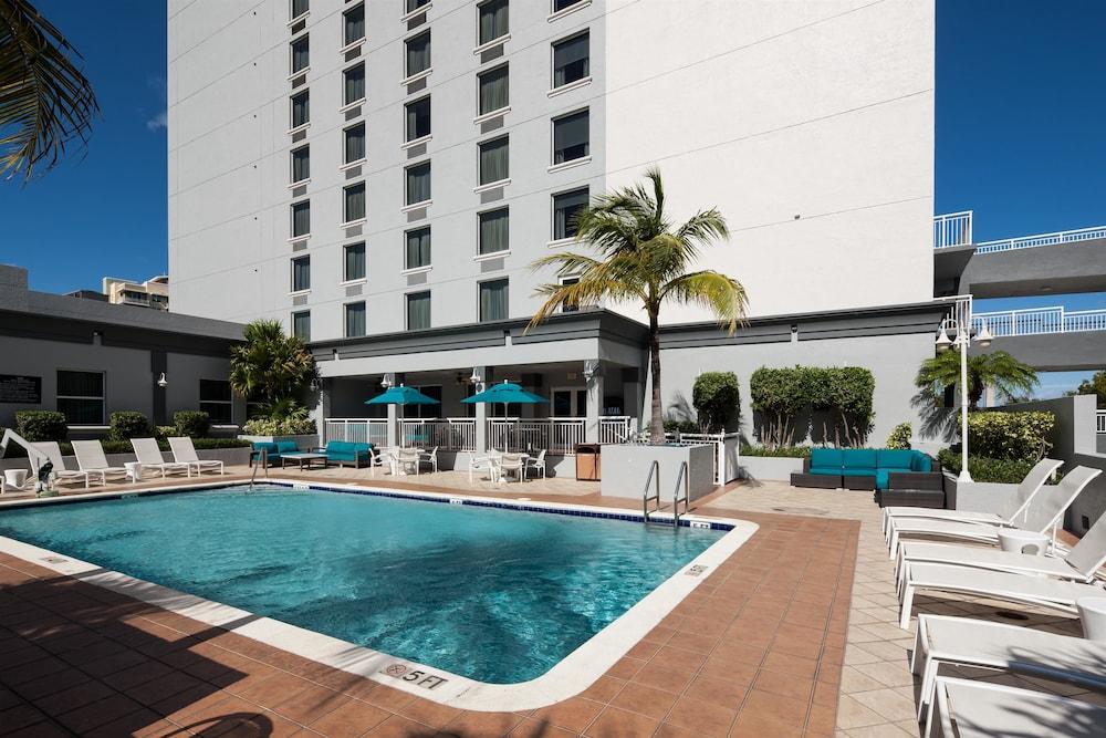 Pool view Hampton Inn Ft. Lauderdale/Downtown Las Olas Area