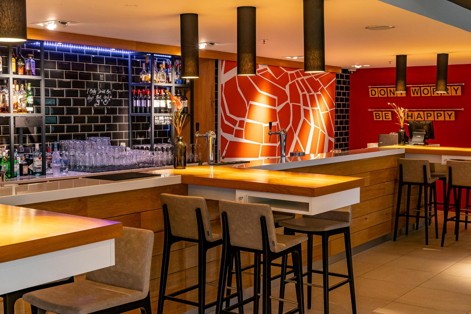 Bar/Salón Holiday Inn Express Amsterdam - Arena Towers by IHG