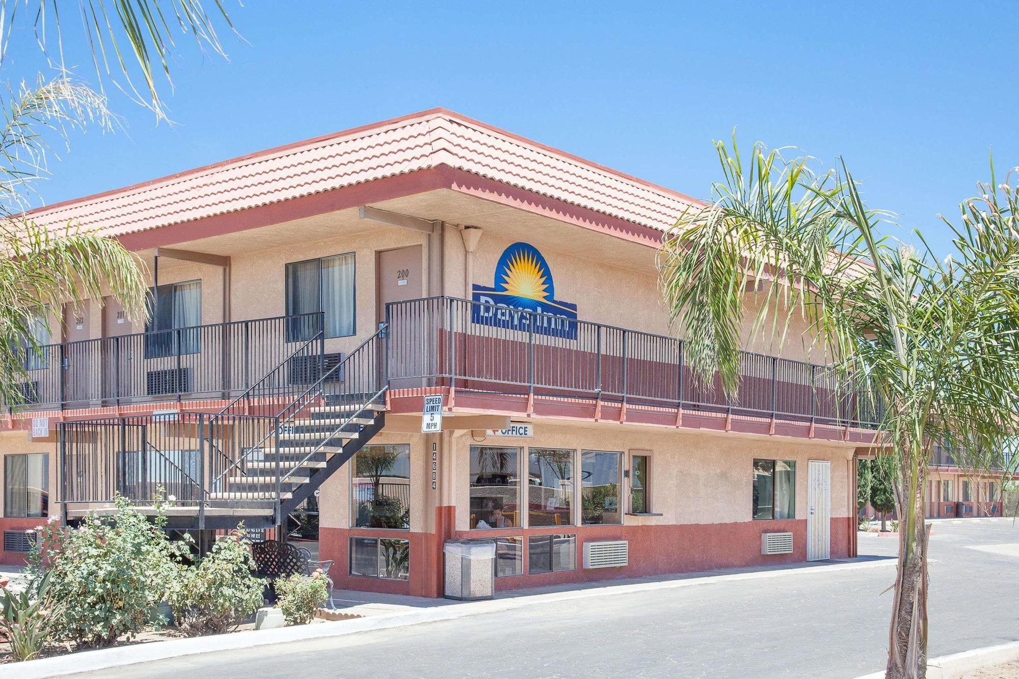 Vista Exterior Days Inn by Wyndham Lost Hills