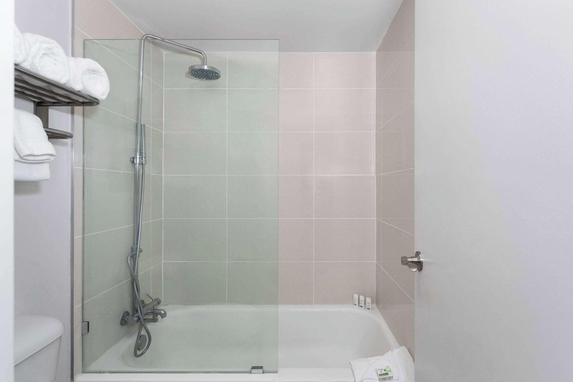 Equipamiento de Habitación Travelodge by Wyndham Orlando Lake Buena Vista South