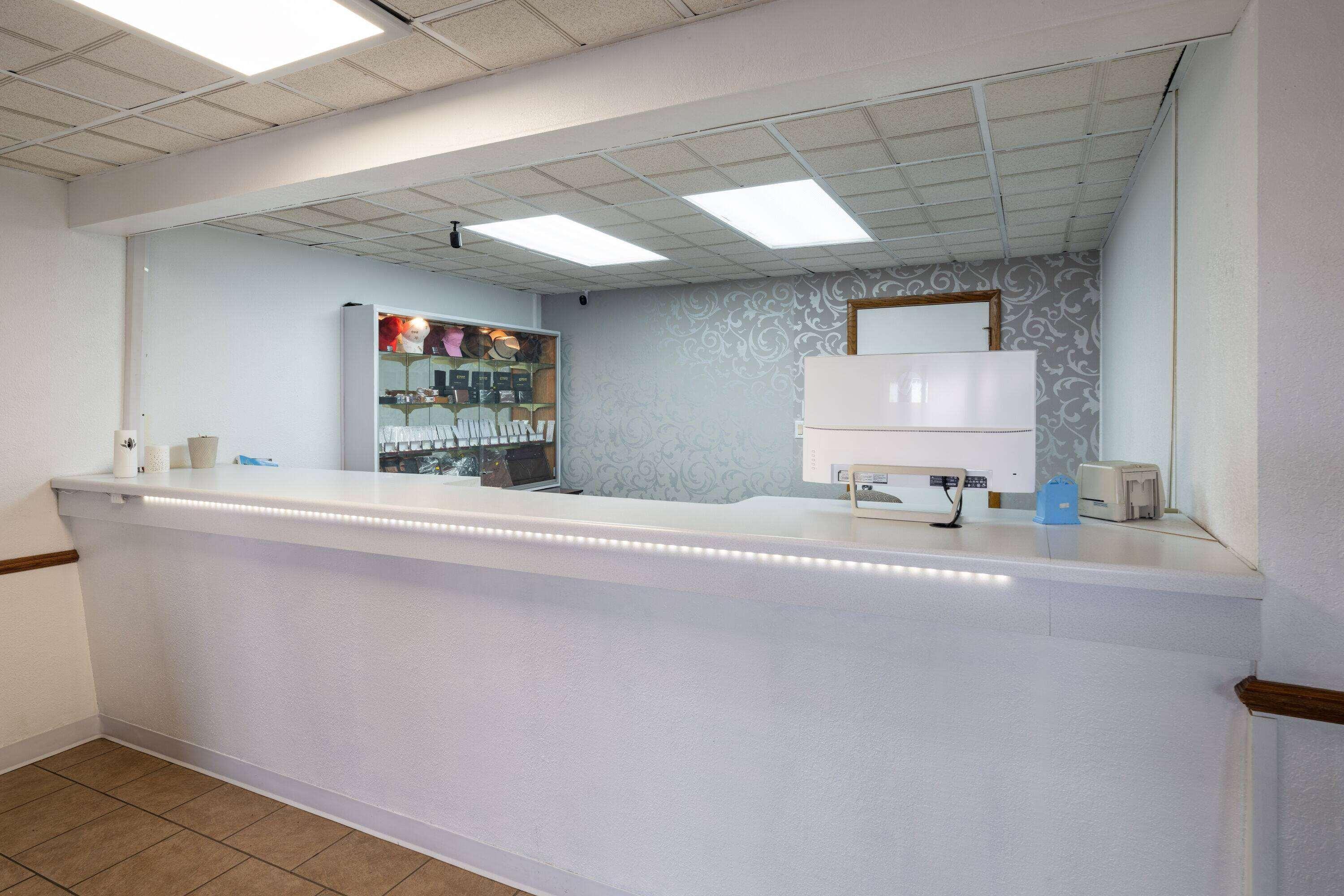 Vista Lobby Travelodge by Wyndham Merrill