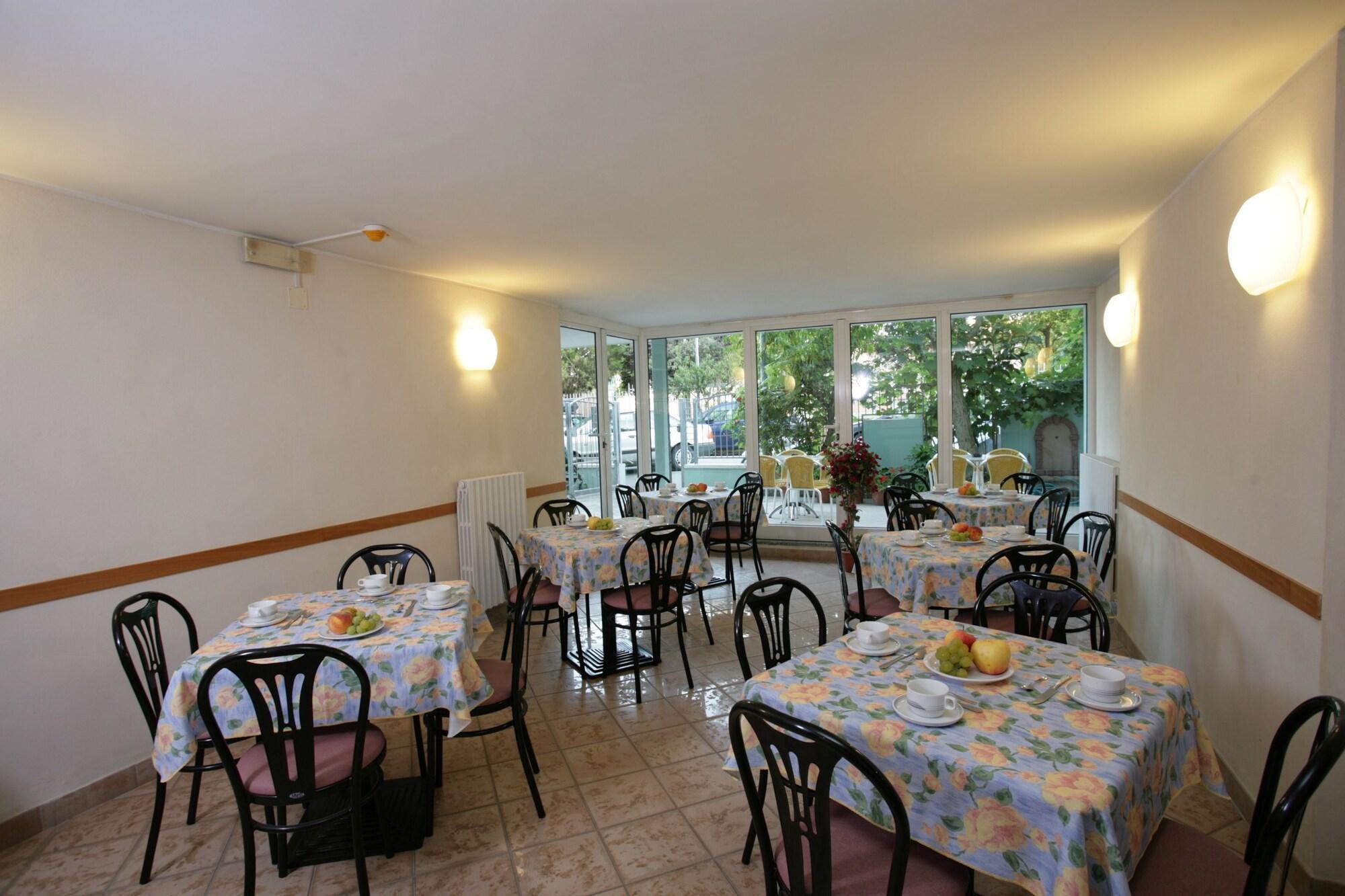 Bar/Salón Hotel Letizia