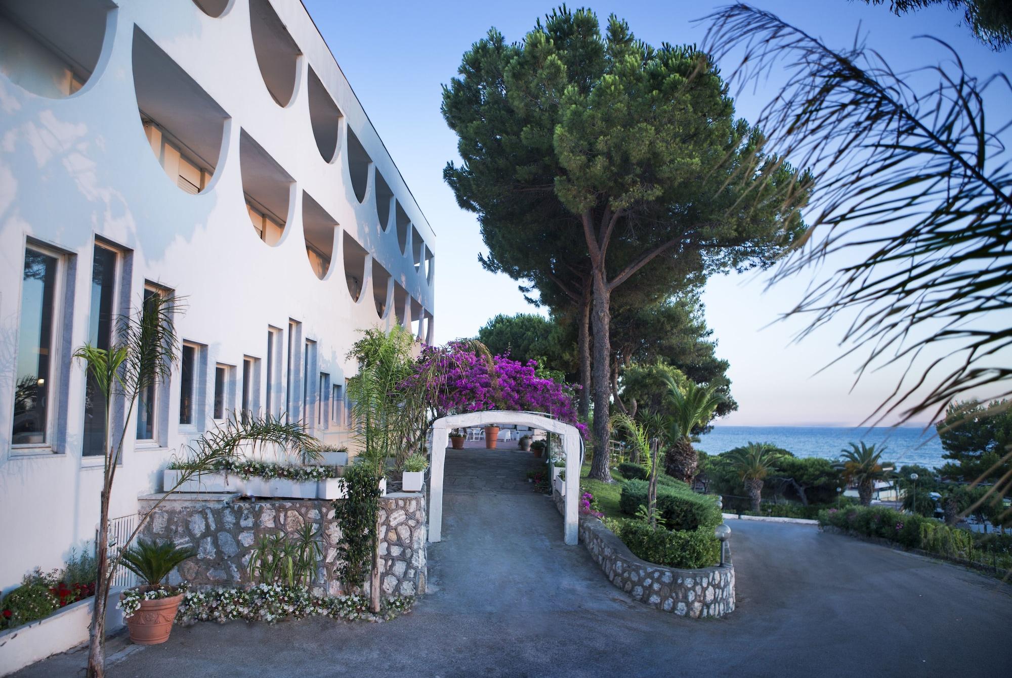 Vista Exterior Hotel Sinuessa Terme