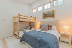 Alquiler Vacacional - Majestic views on 35 acres, walk to town, ski in/out nordic, piano, gameroom