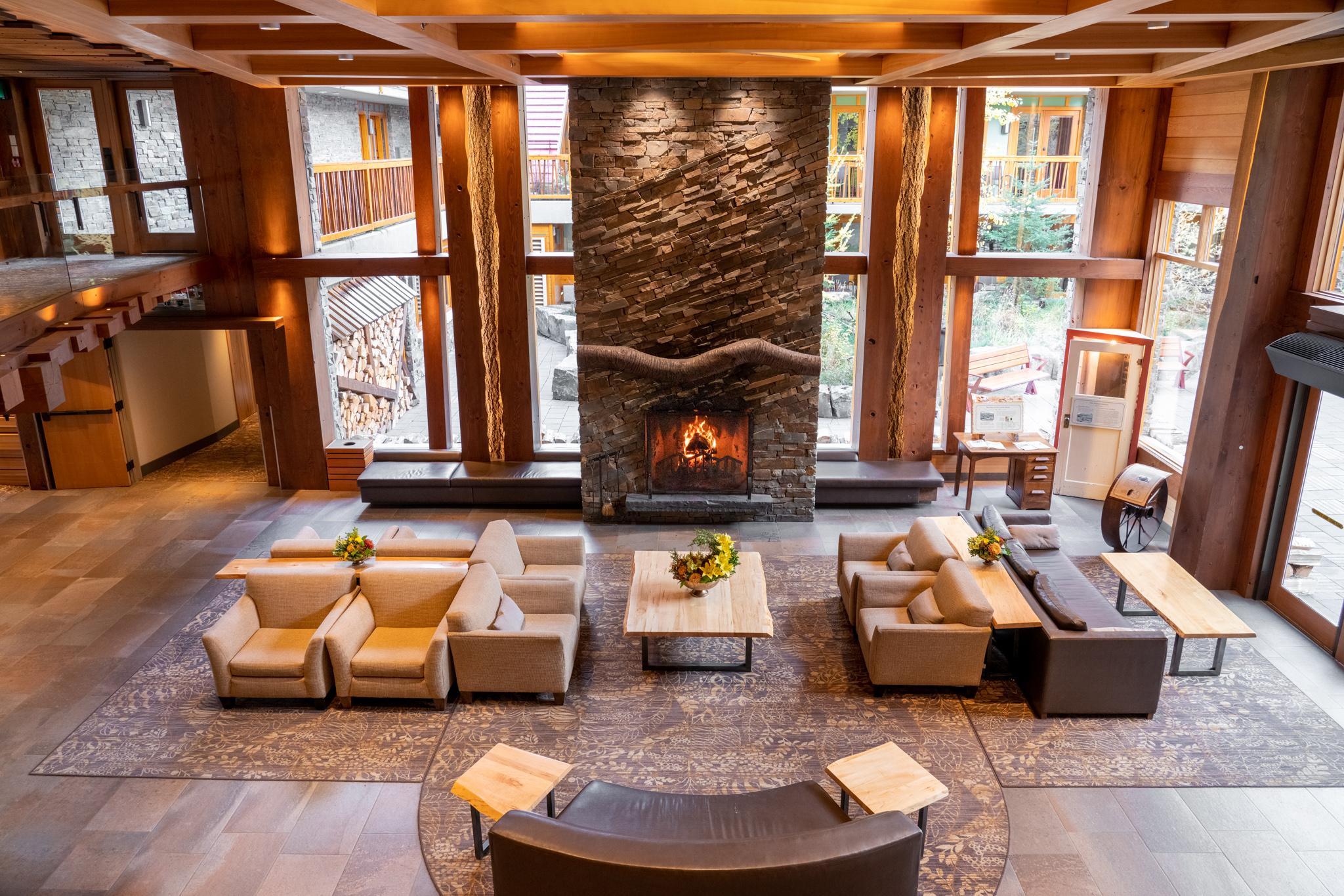 Vista Lobby Moose Hotel And Suites
