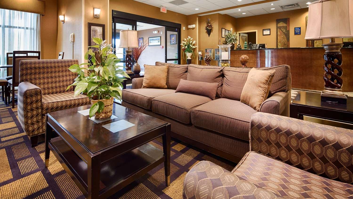 Vista Lobby Best Western St. Francisville Hotel