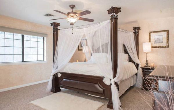 Spacious Vegas House: Sleeps 15 with Master Spa and bar - Hoteles con jacuzzi en Las Vegas, Nevada