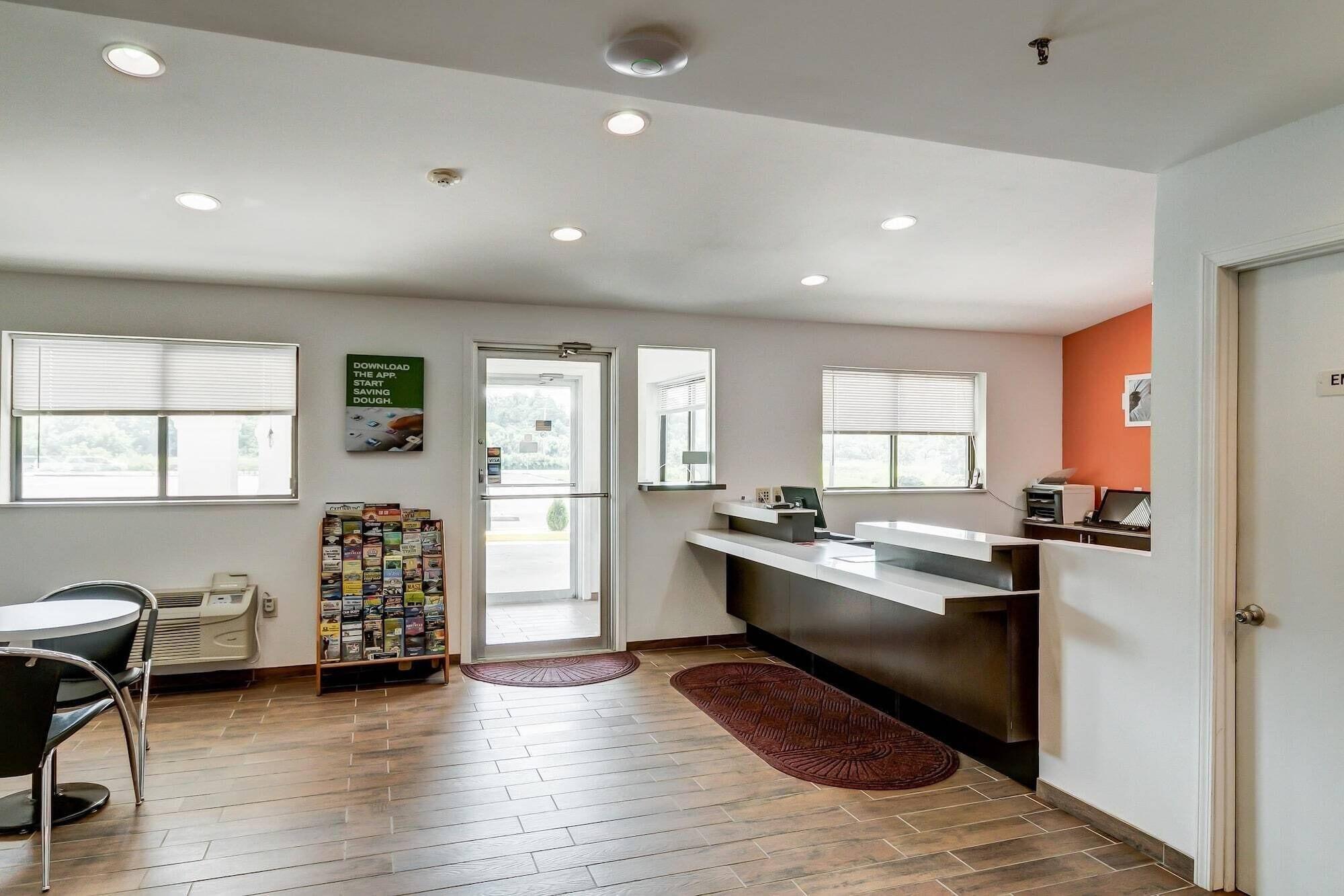 Vista Lobby Motel 6 Berea, KY