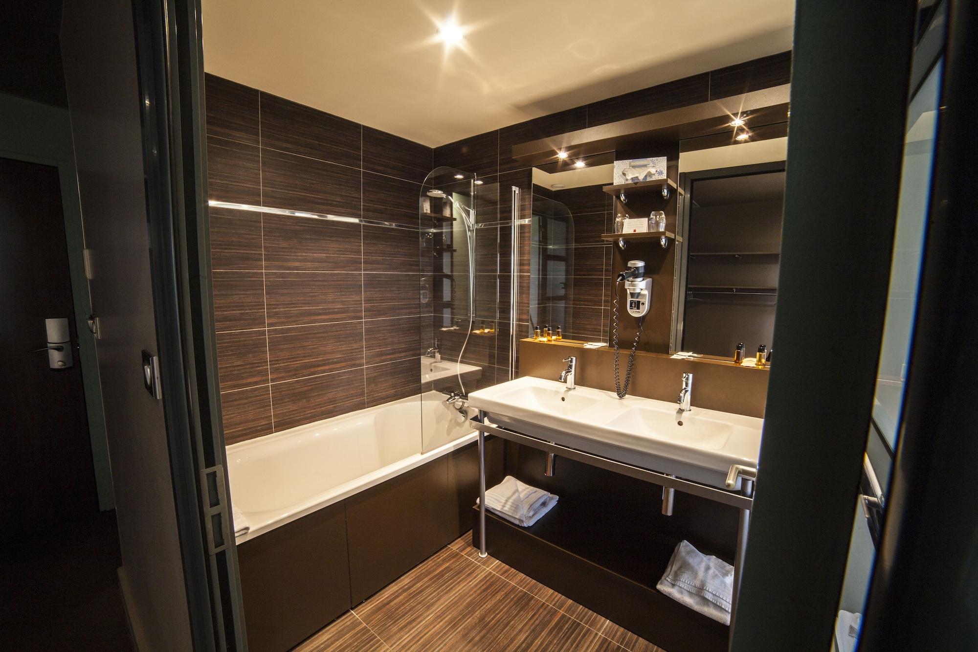 Equipamiento de Habitación The Originals Boutique, La Maison Rouge