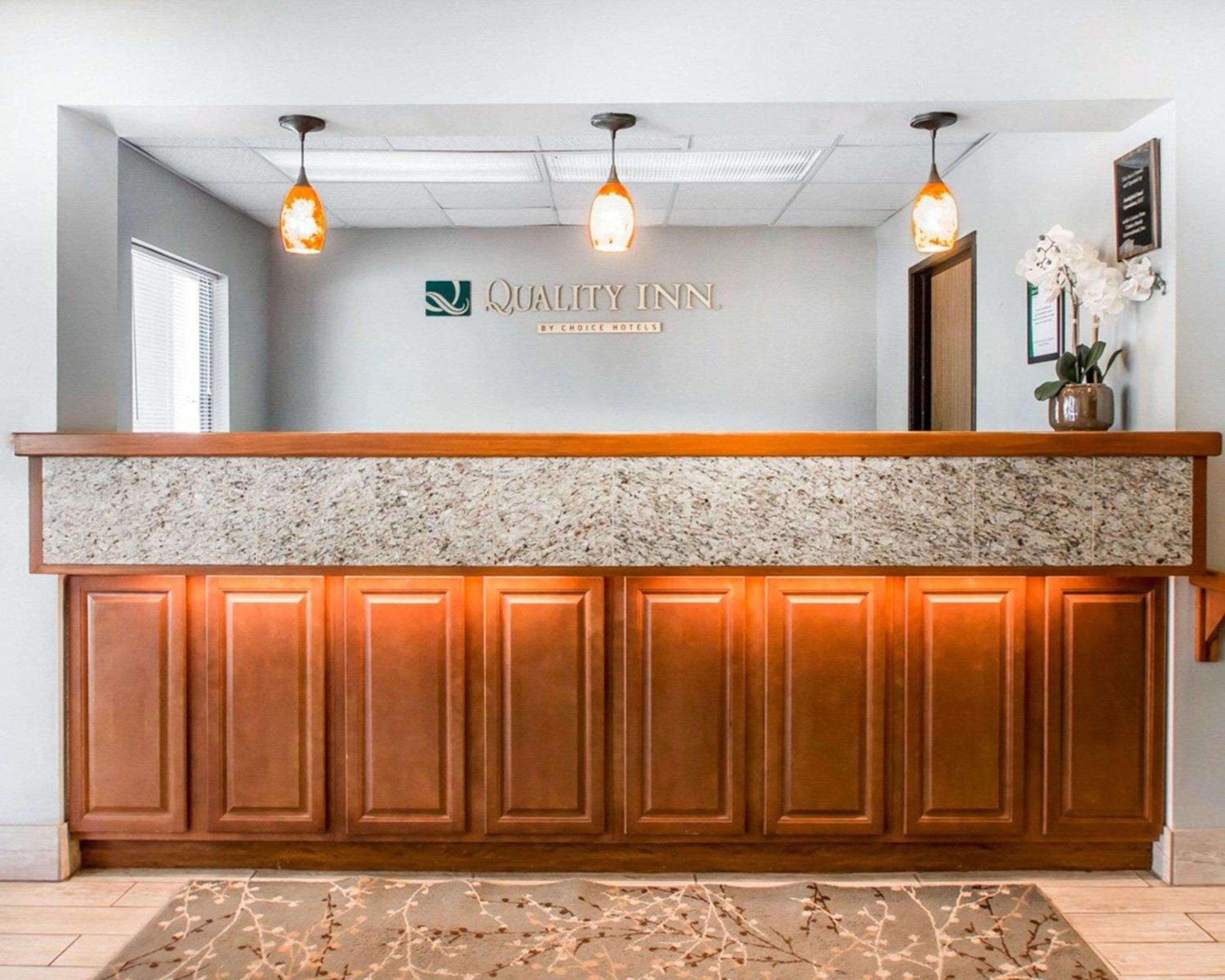 Vista Lobby Quality Inn South Springfield