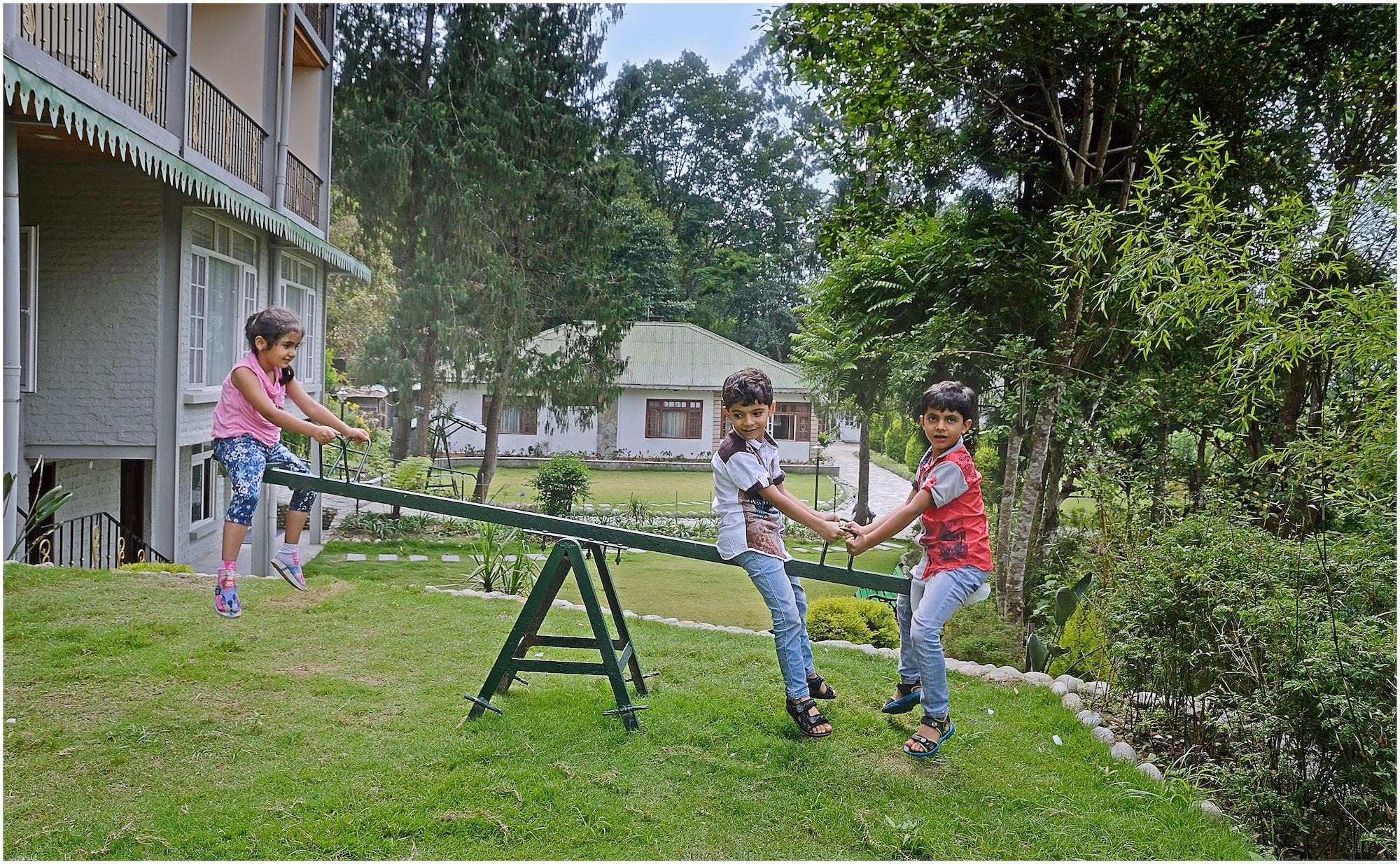 Vista Exterior Summit Barsana Resort & Spa