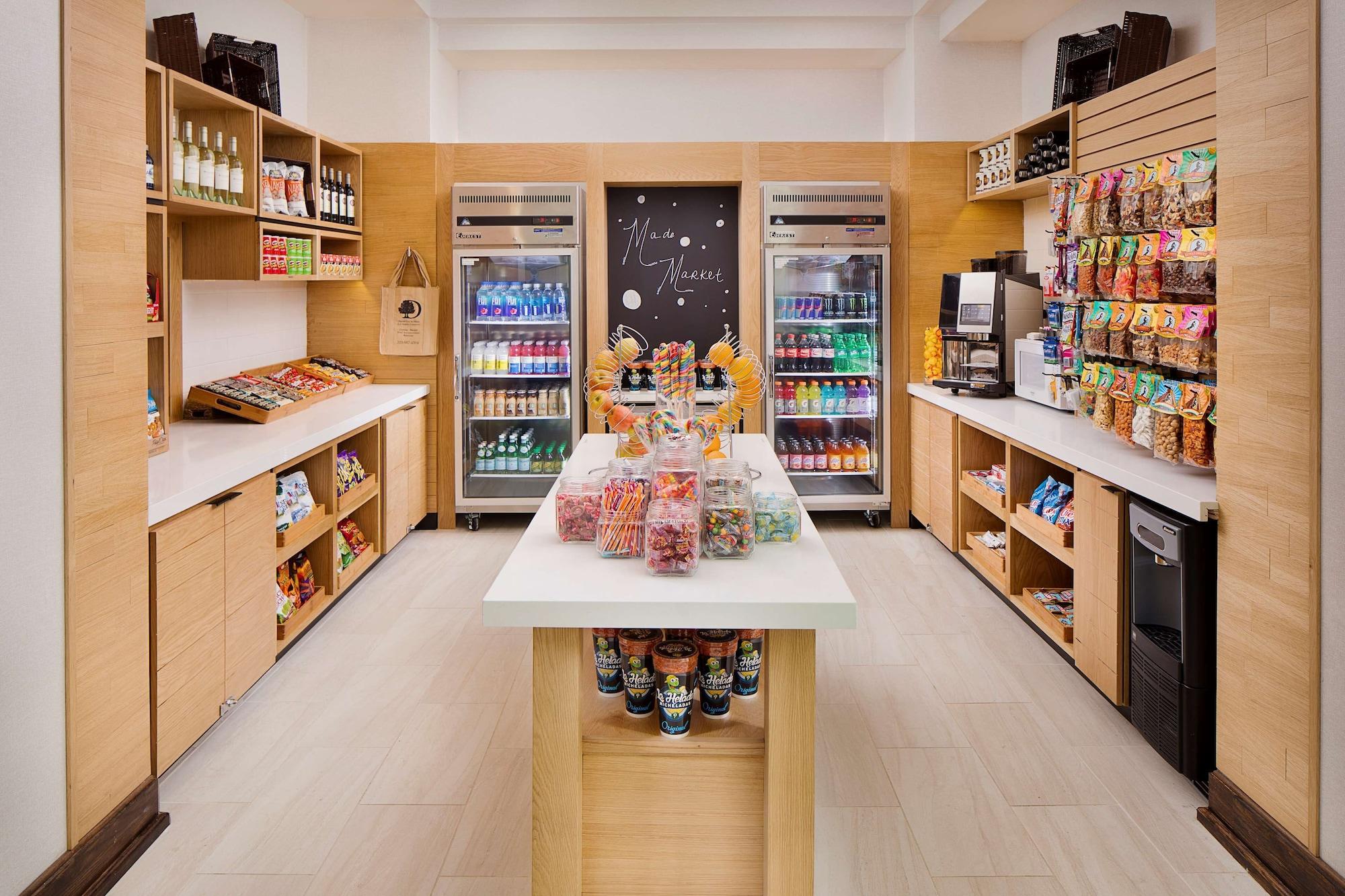 Restaurant DoubleTree by Hilton Los Angeles - Commerce
