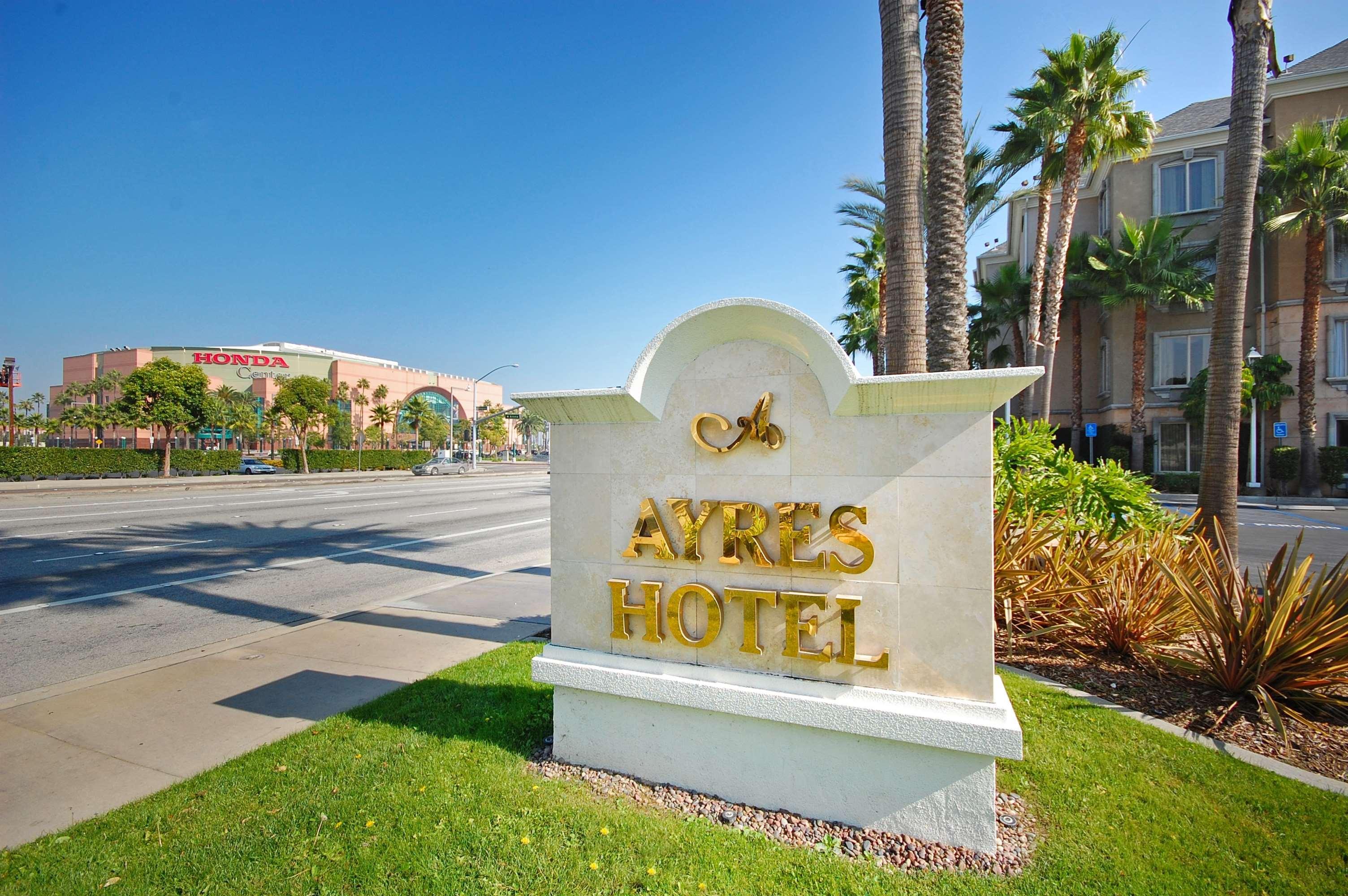 Vista Exterior Ayres Hotel Anaheim