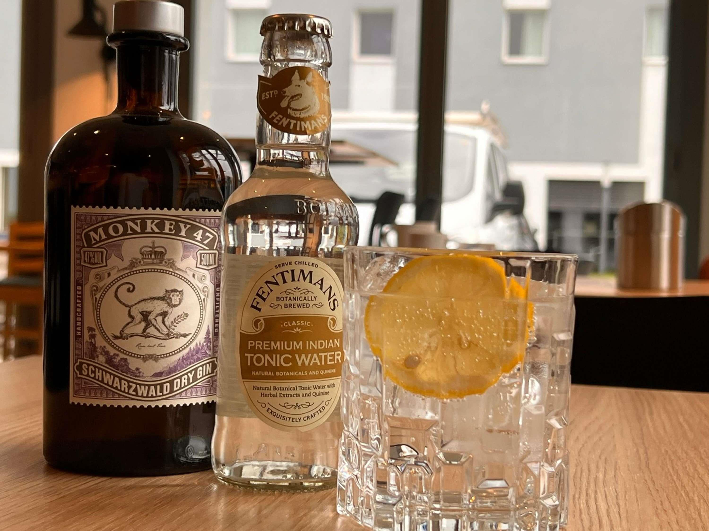 Bar/Salón ibis Fribourg