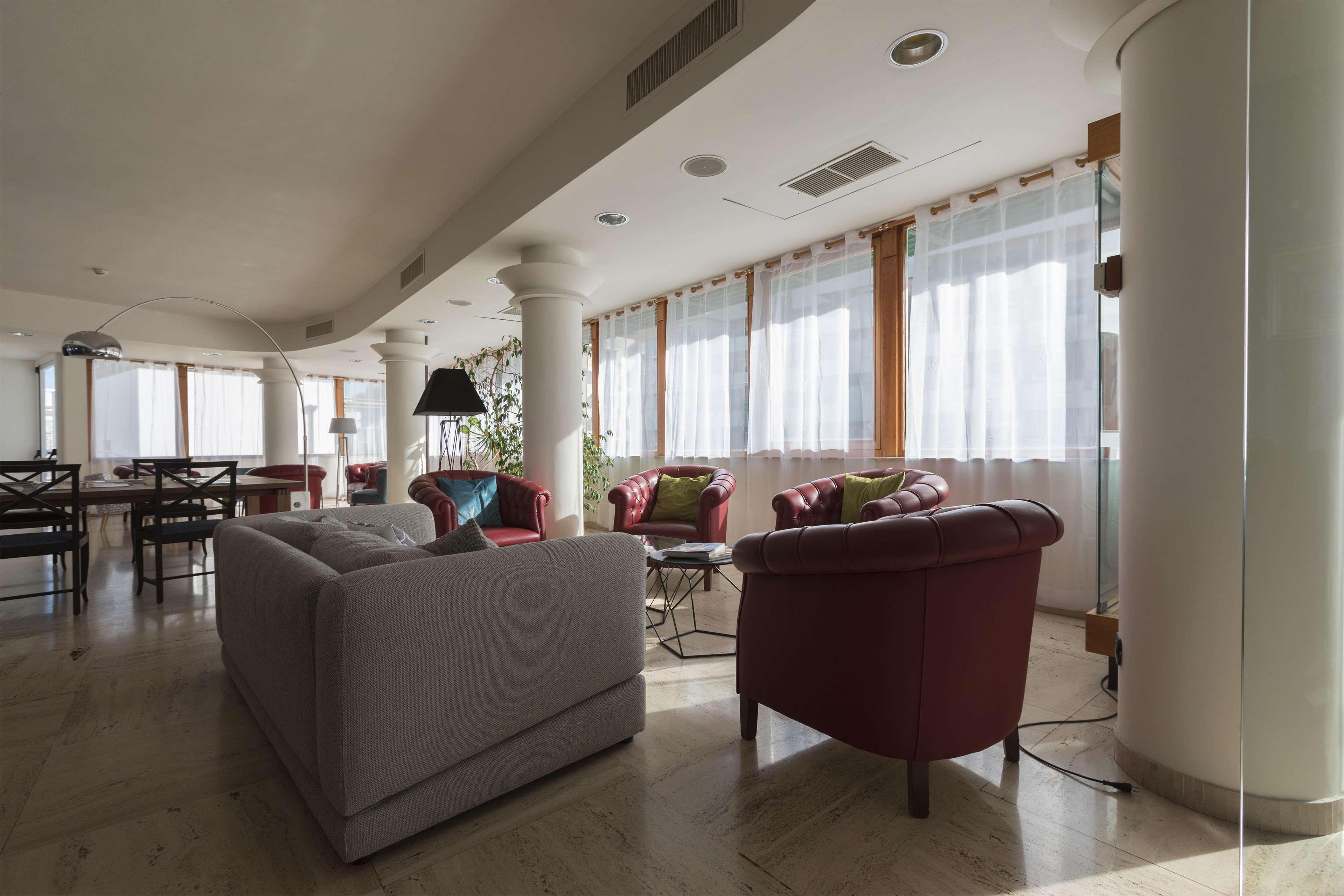 Bar/Salón Hotel La Baia