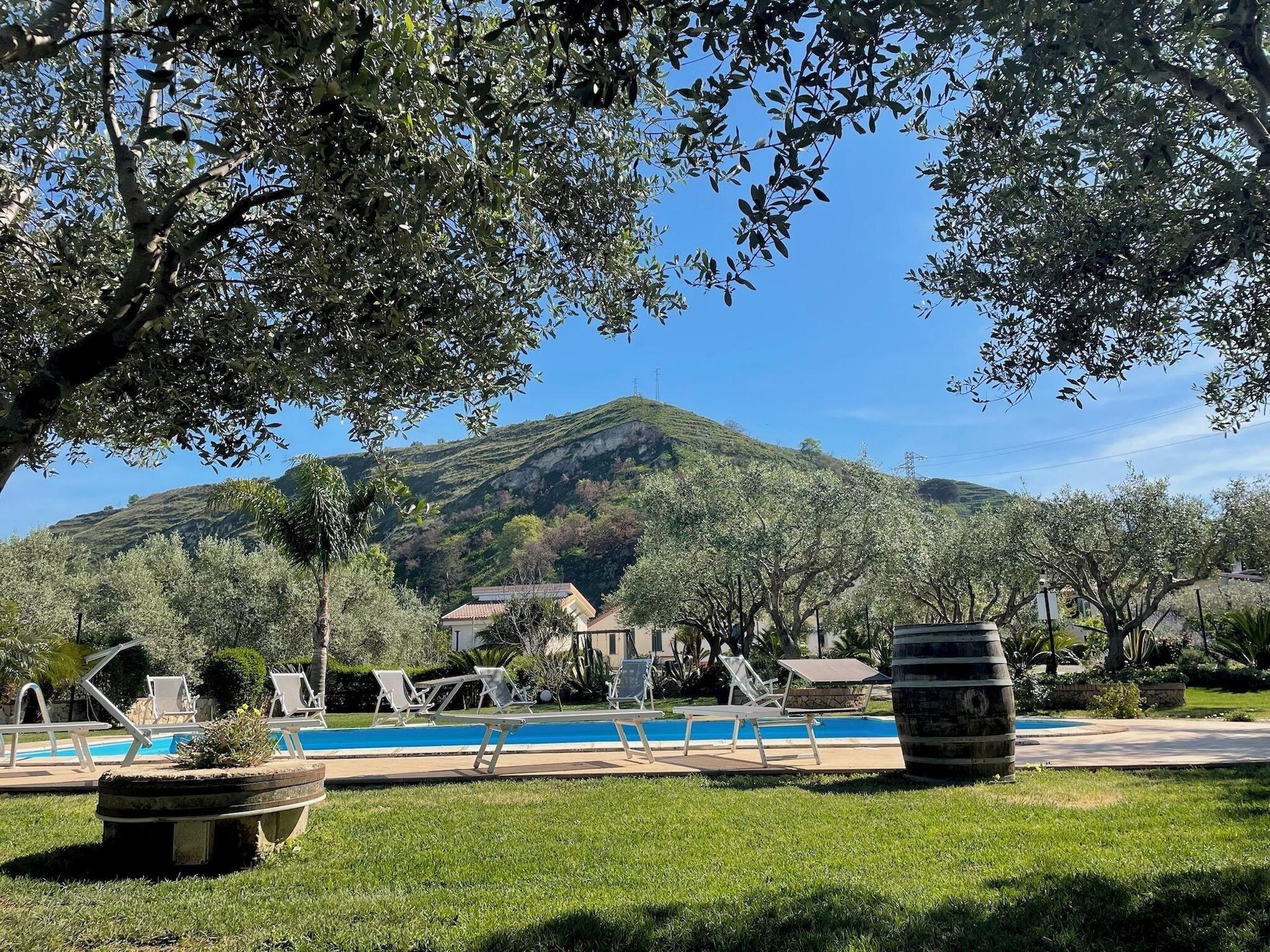 Vista Exterior Villa Garden