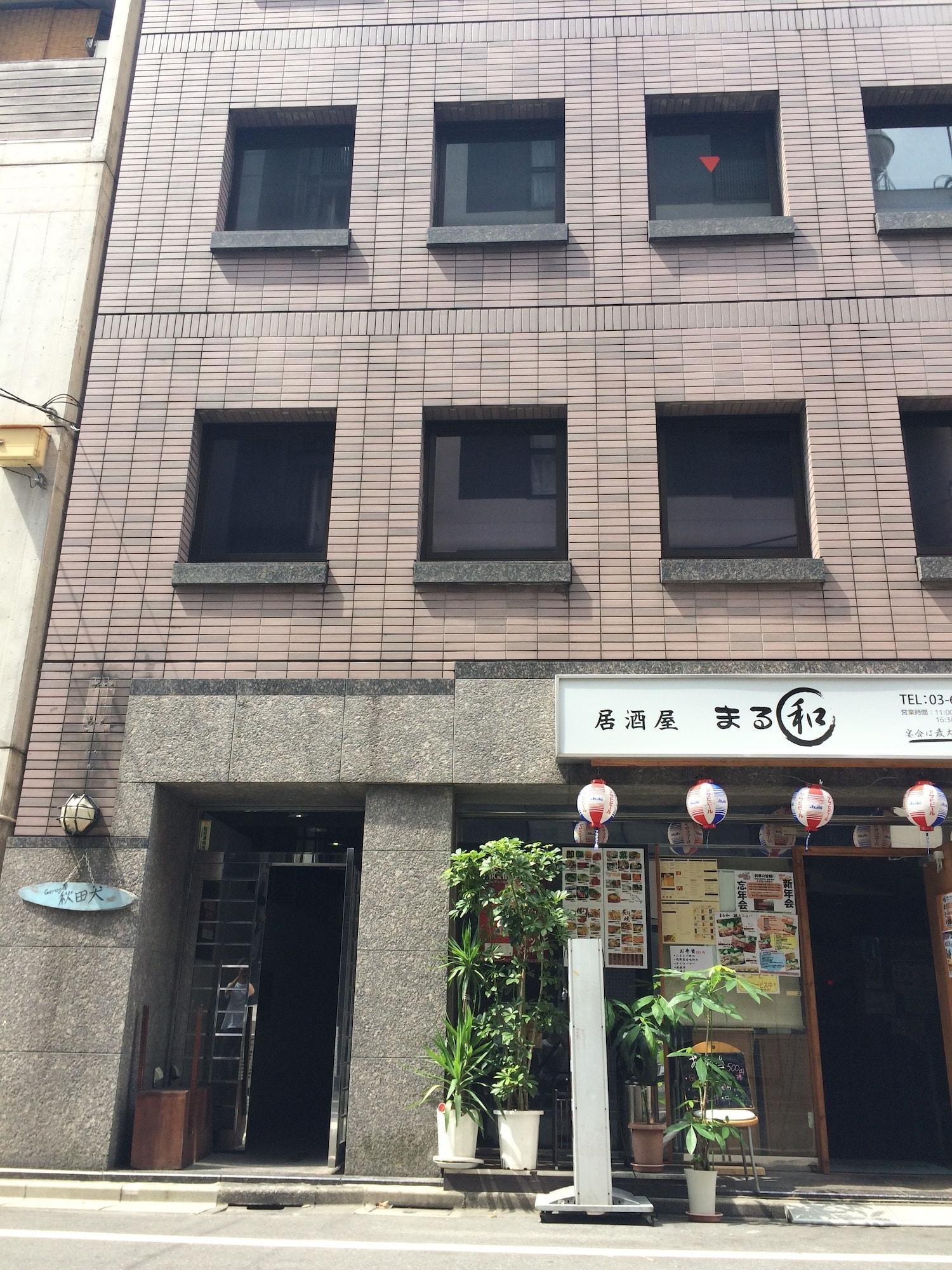 Vista Exterior bnb+ Costelun Akiba - Hostel Caters to Adult Femal