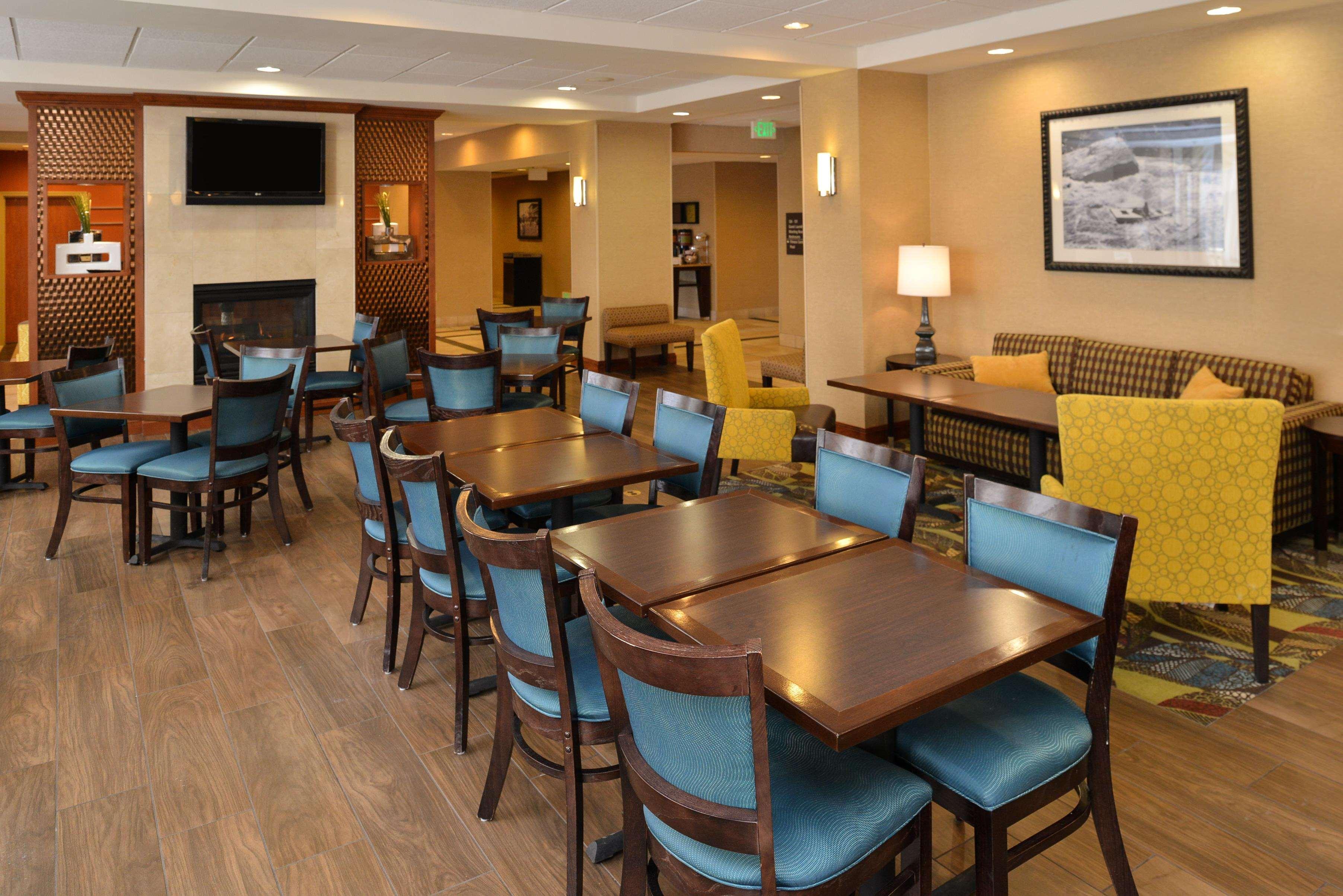 Vista Lobby Hampton Inn Rock Springs