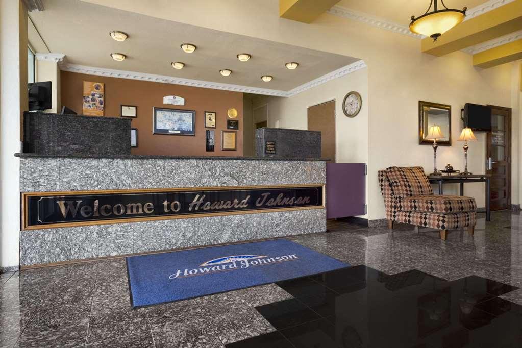 Vista Lobby Howard Johnson by Wyndham Oklahoma City Airport/ Fairgrounds