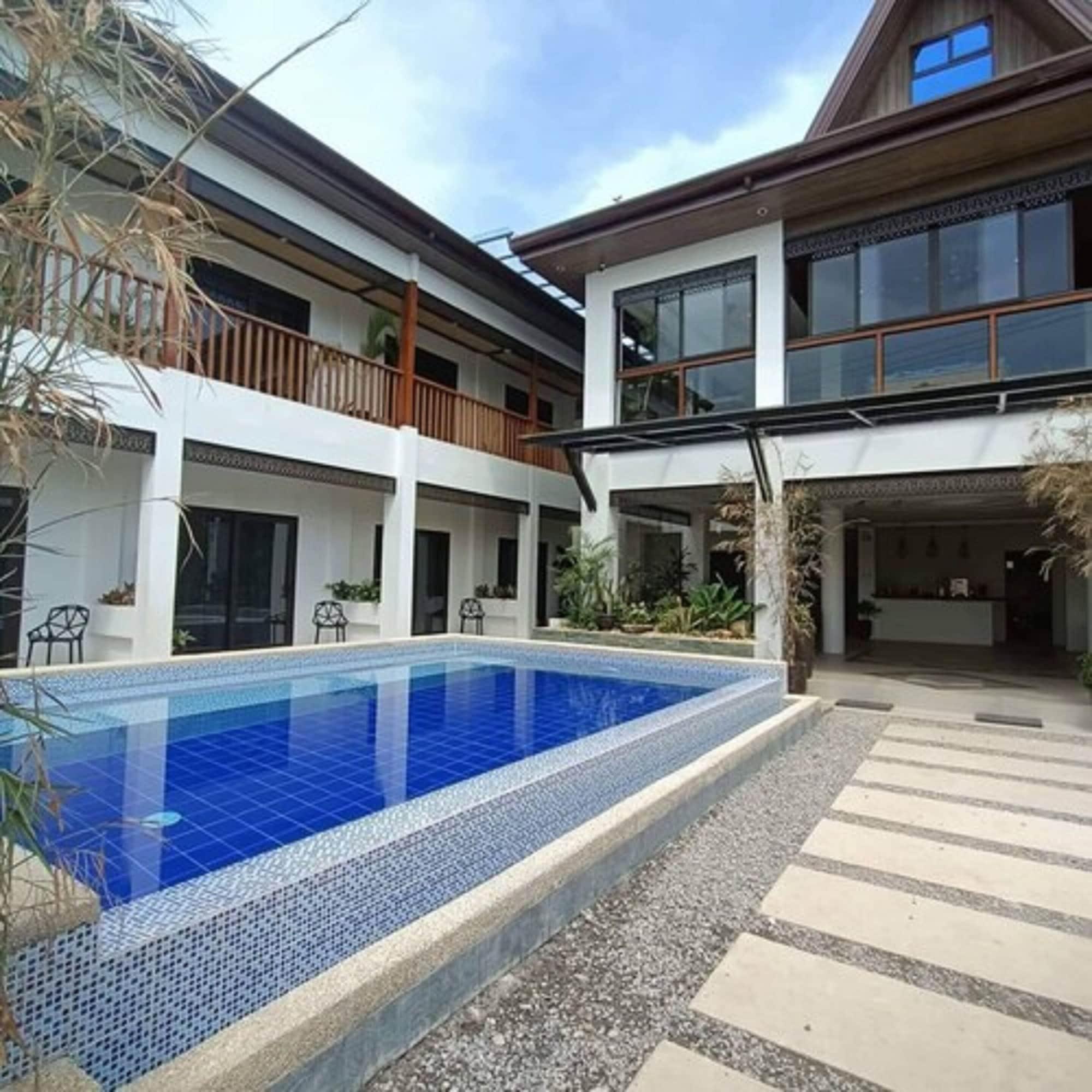 Vista Piscina Azul de Panglao Hotel by Cocotel