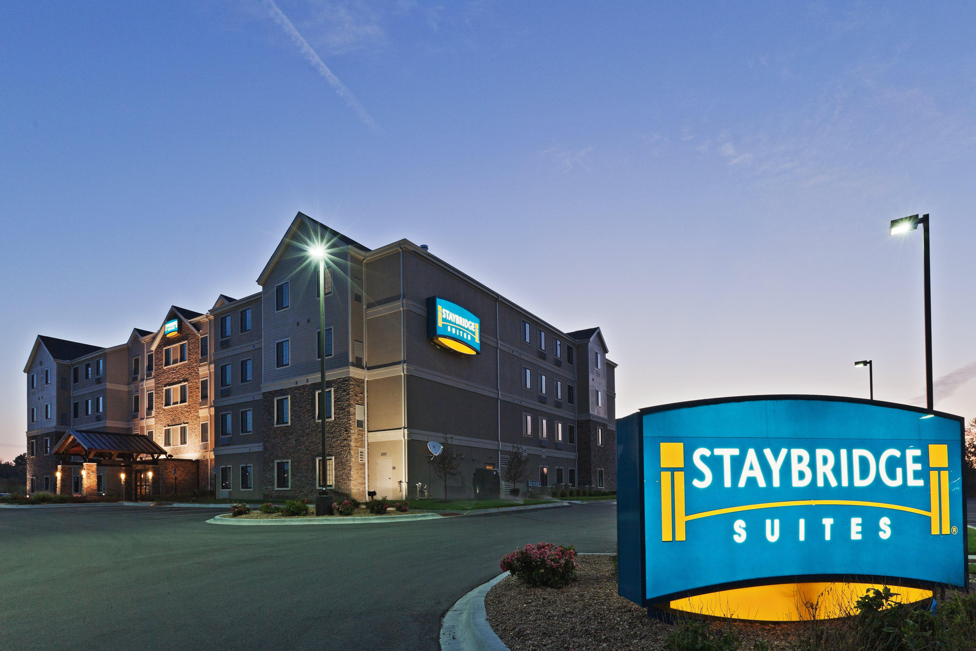 Vista Exterior Staybridge Suites Wichita by IHG