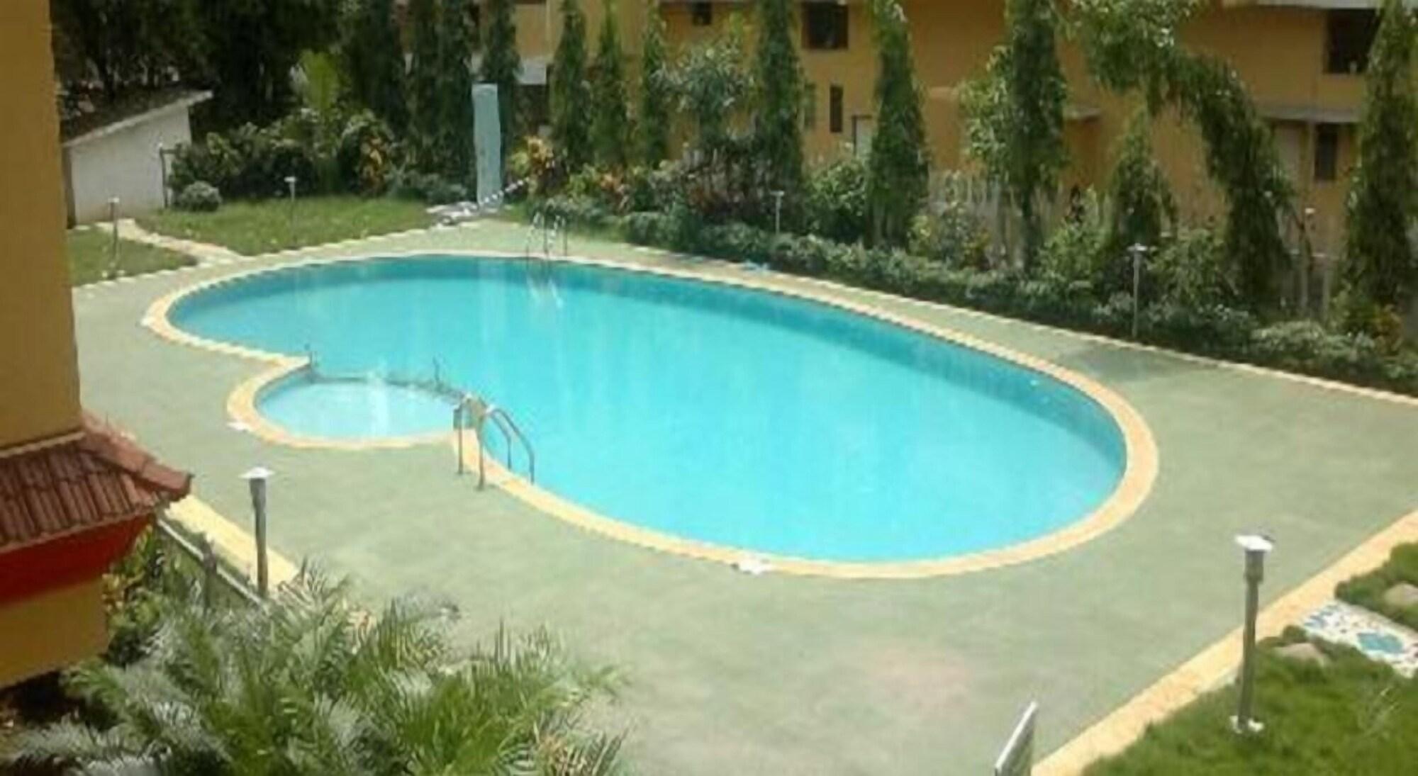 Vista Piscina Tisha Apartment Hotel
