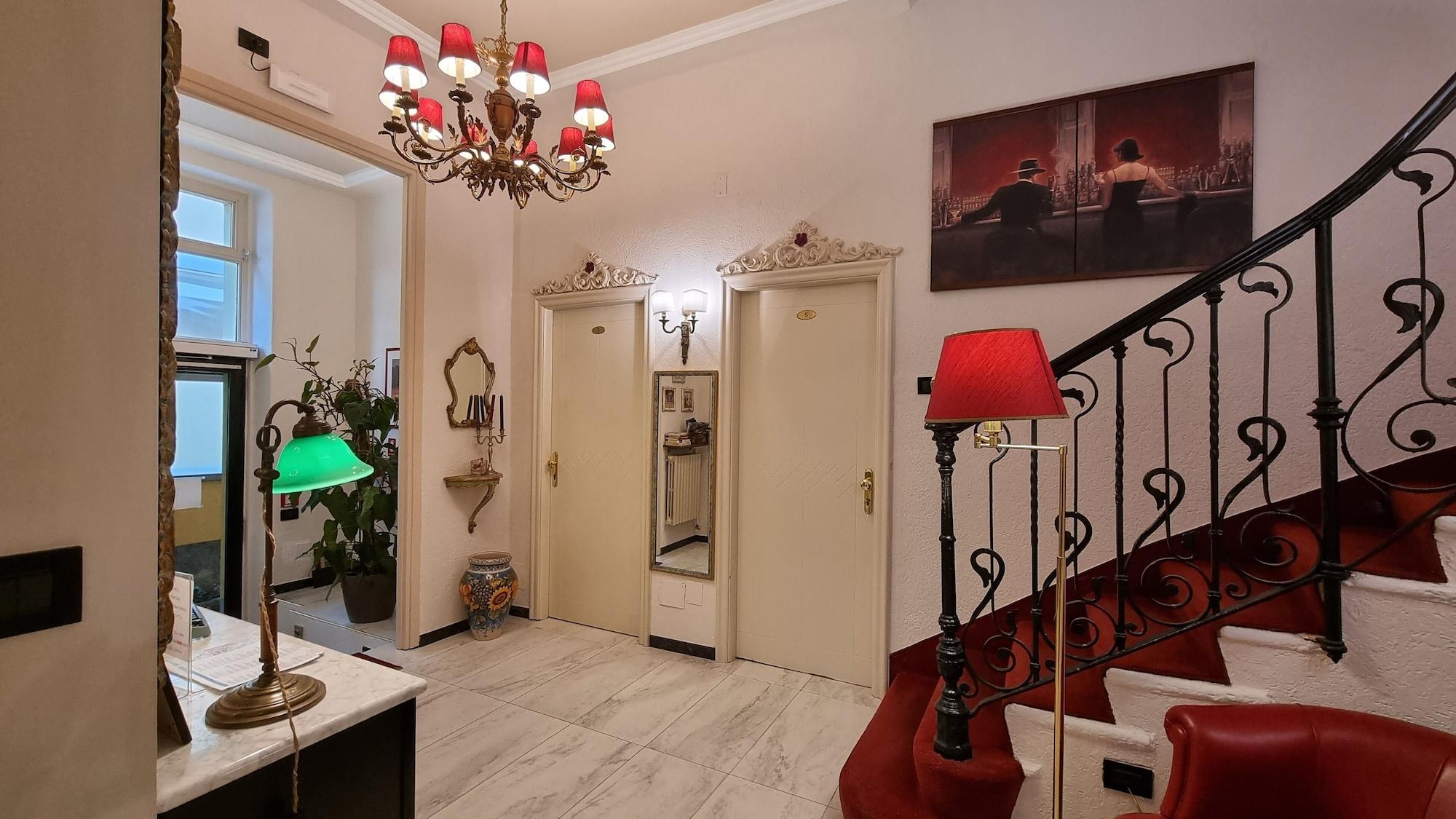 Vista Lobby Charly Hotel