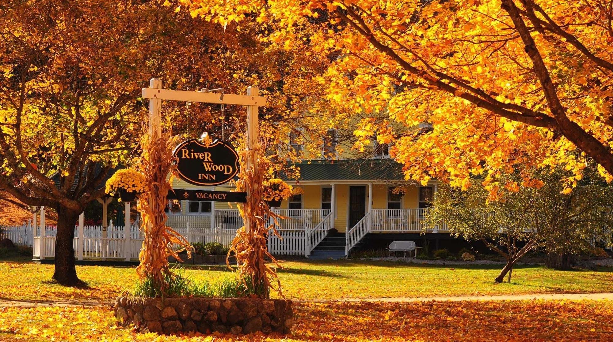 Varios RiverWood Inn