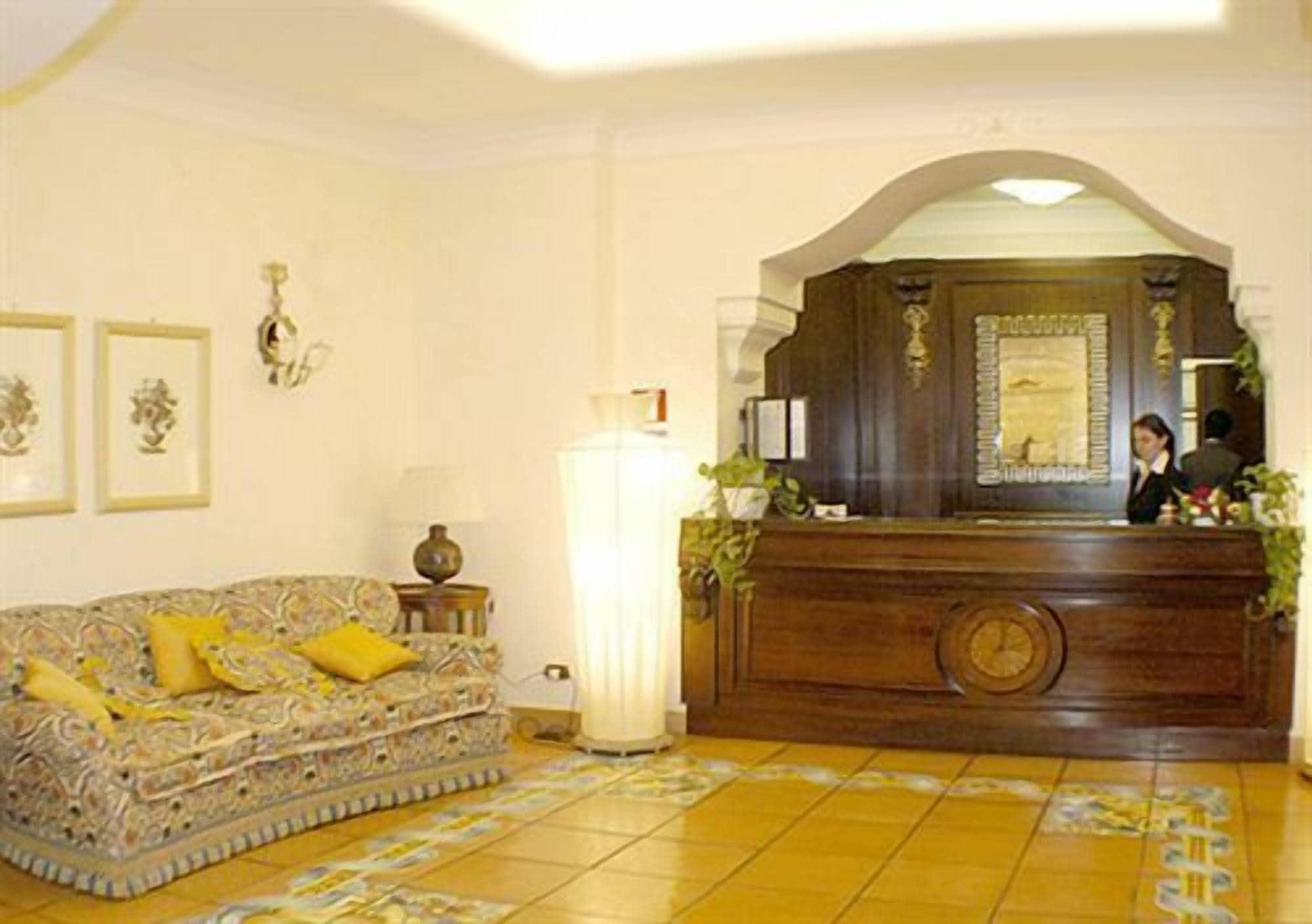 Vista Lobby Hotel Posa Posa