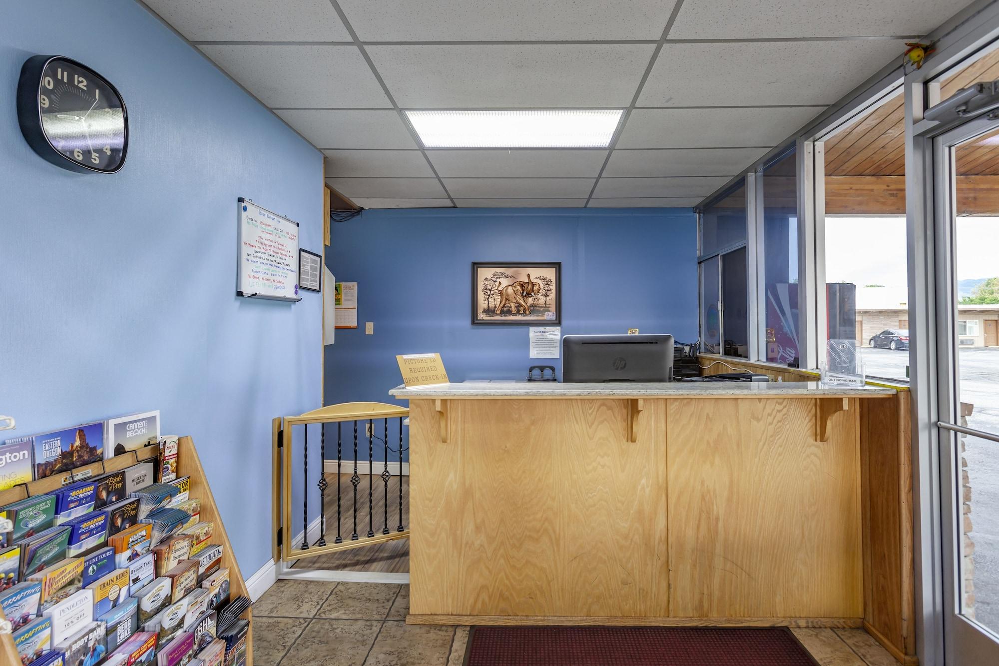 Vista Lobby Budget Inn Boise