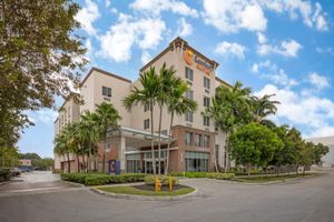 Alojamiento - Comfort Suites Miami Airport North
