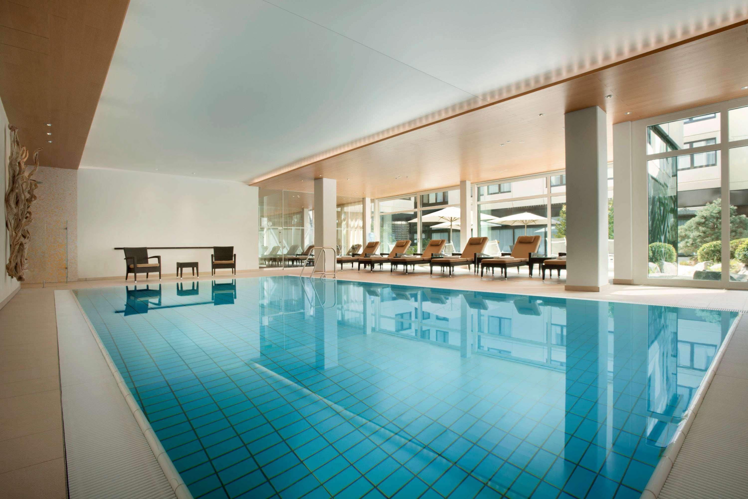 Vista Piscina Ramada by Wyndham Nuernberg Parkhotel
