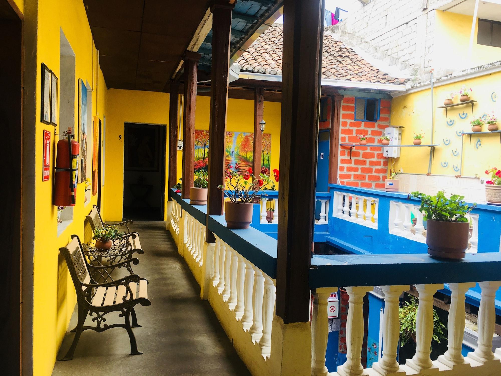 Equipamiento de Habitación Blue Door Housing Historic Quito