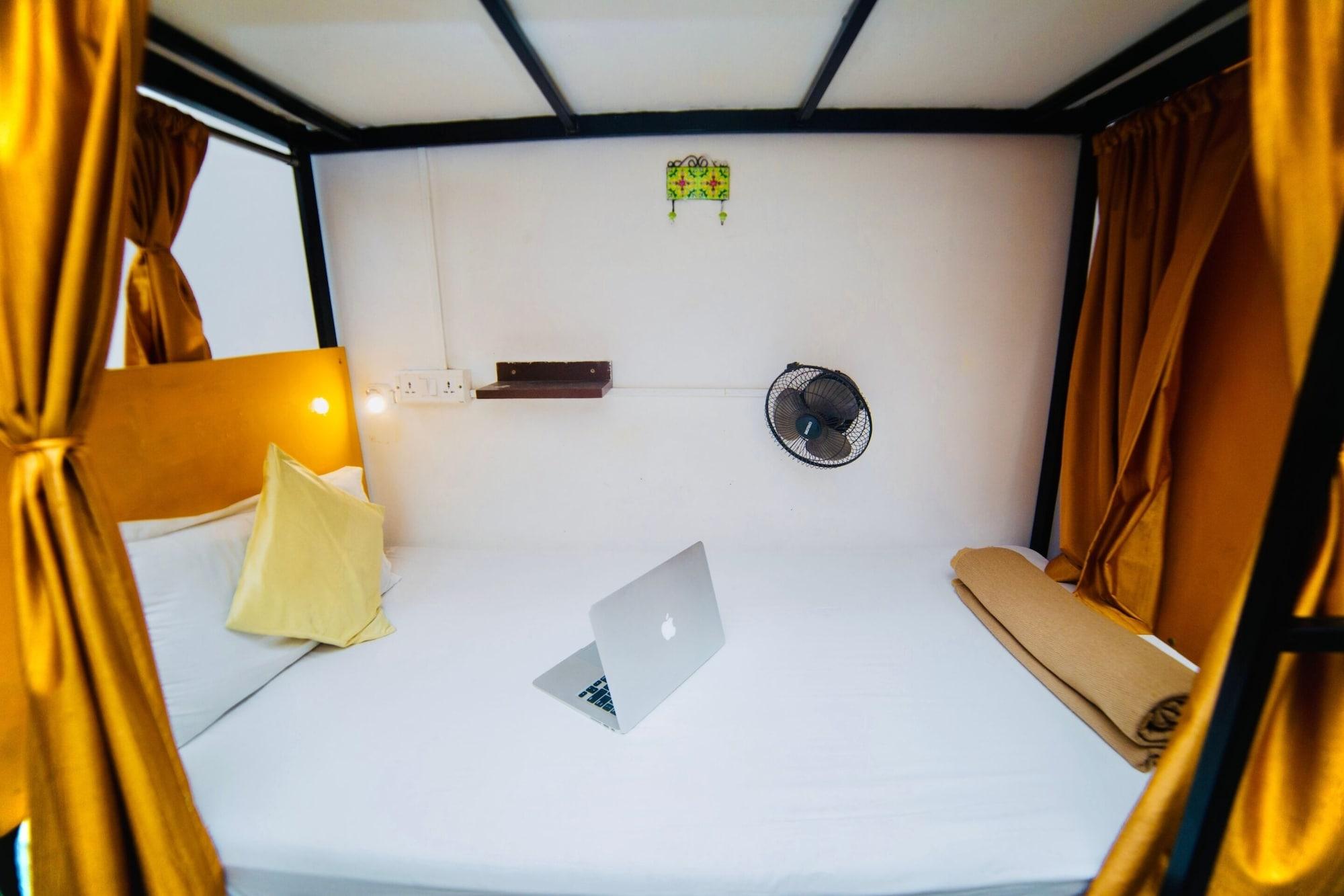 Set de Habitación Moustache Varanasi