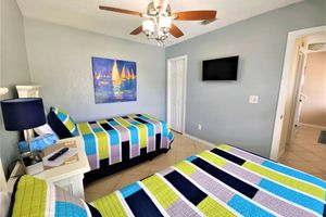 Alquiler Vacacional - Living Large! 5br/3ba, heated pool, spa, grill, RV parking, boat ramp access