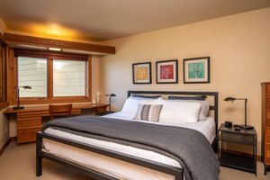 Alquiler Vacacional - One bedroom condo with panoramic views of Lake Superior.