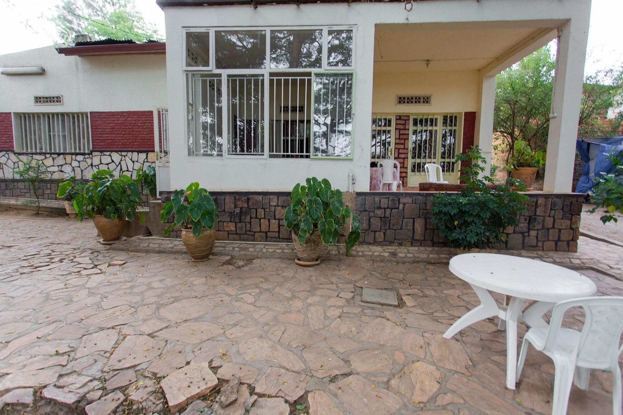 Varios Golf Eden Guest House