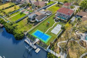 Alquiler Vacacional - Waterfront Pool Pickleball Court Game Room