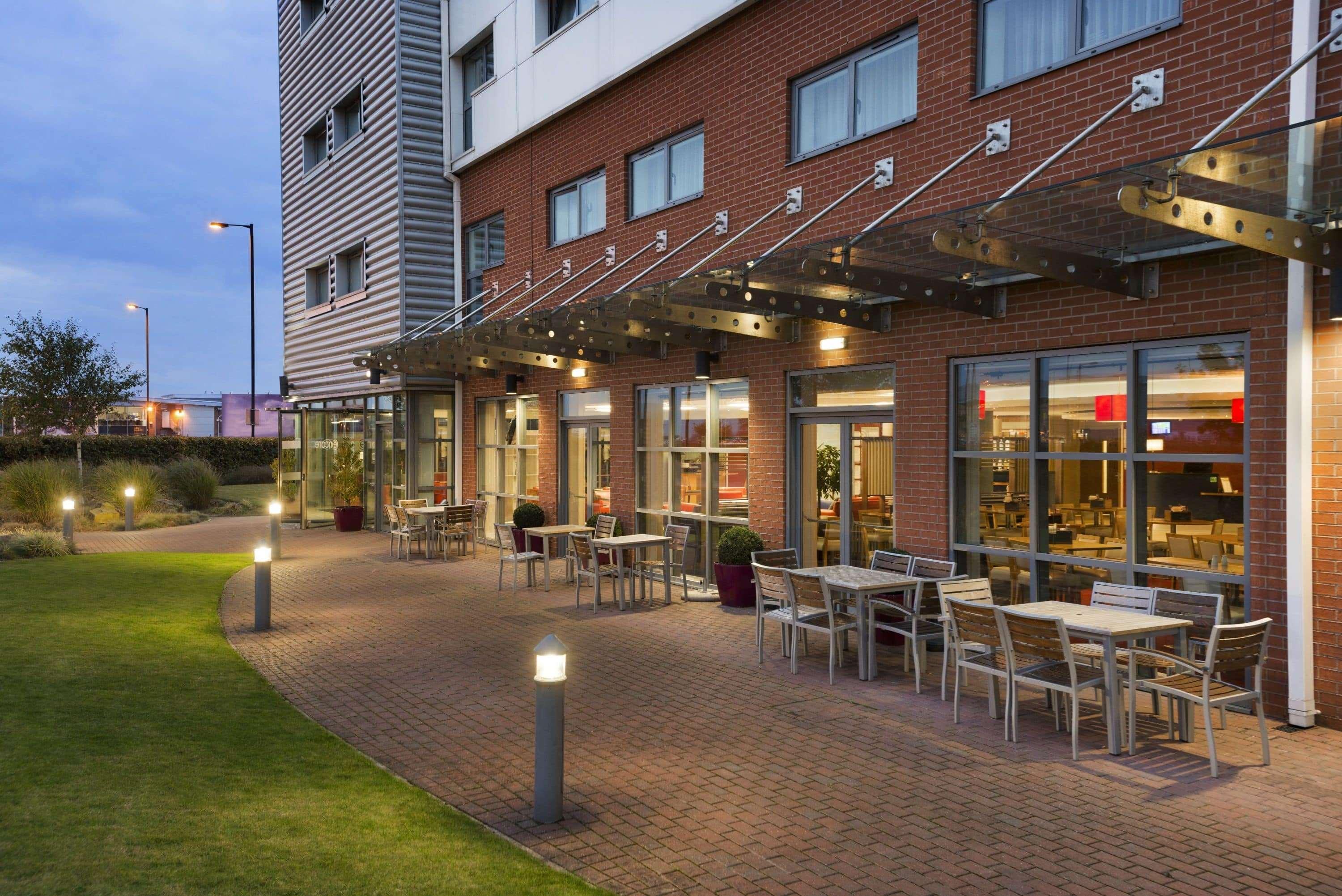 Vista Exterior Ramada Encore by Wyndham Doncaster Airport