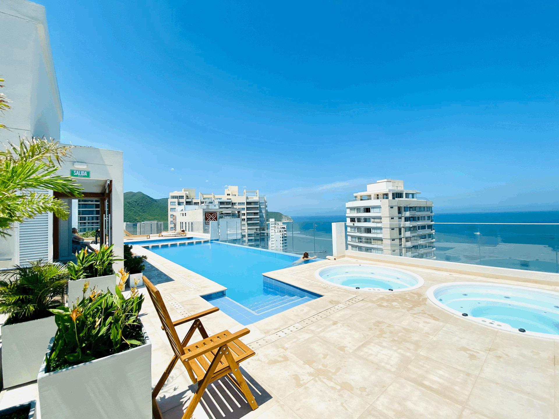 Vista Piscina Blue Loft * Oceanview Minimalist Studio in Marina * Rooftop Pool + Pime Location